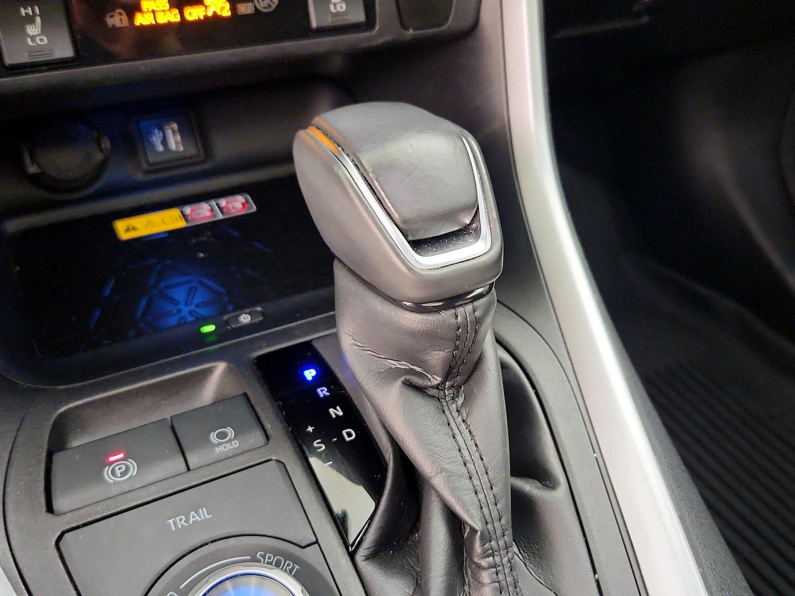 2024 Toyota RAV4 XSE - Photo 18