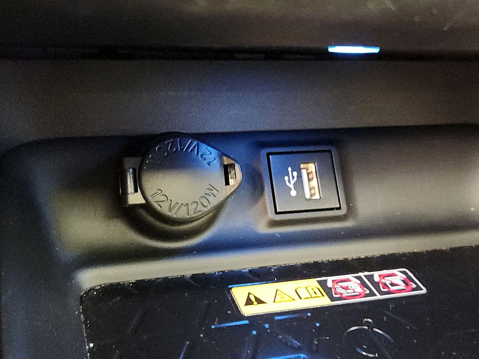 2024 Toyota RAV4 XSE - Photo 19