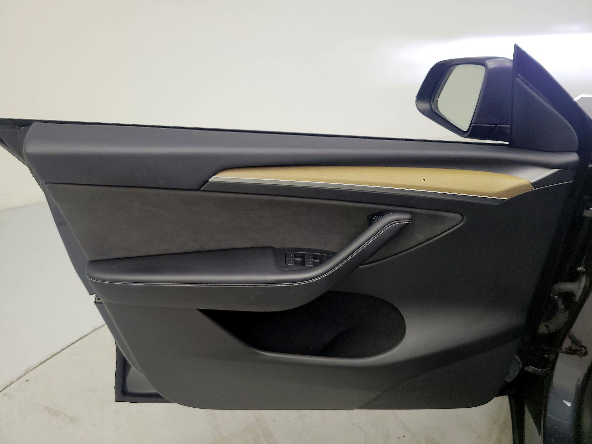 Thumbnail: 2023 Tesla Model Y - 12