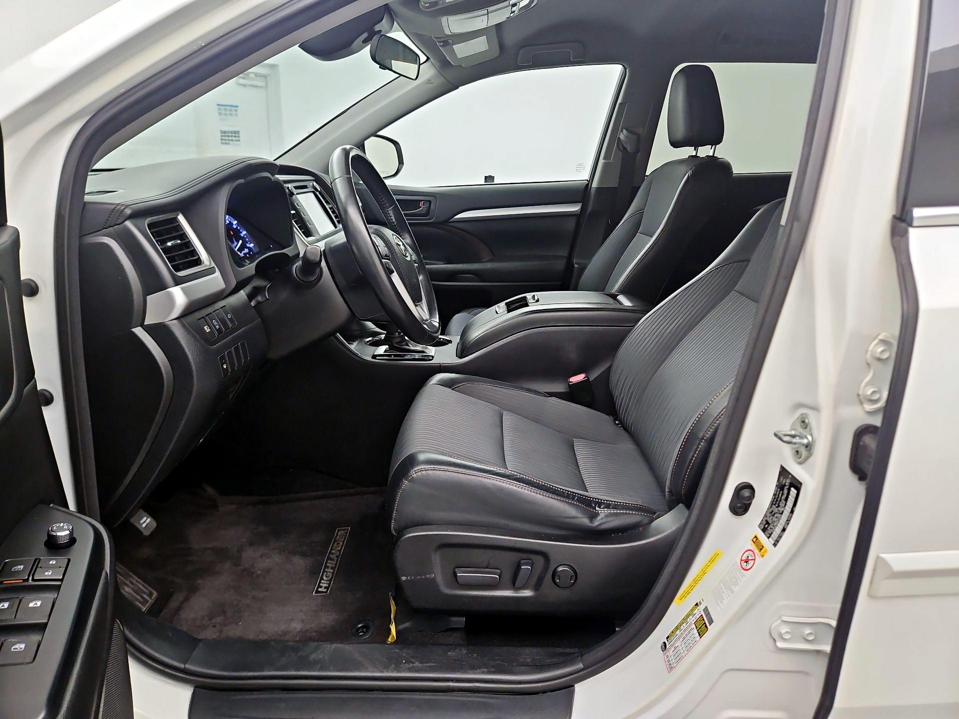 Thumbnail: 2017 Toyota Highlander - 9