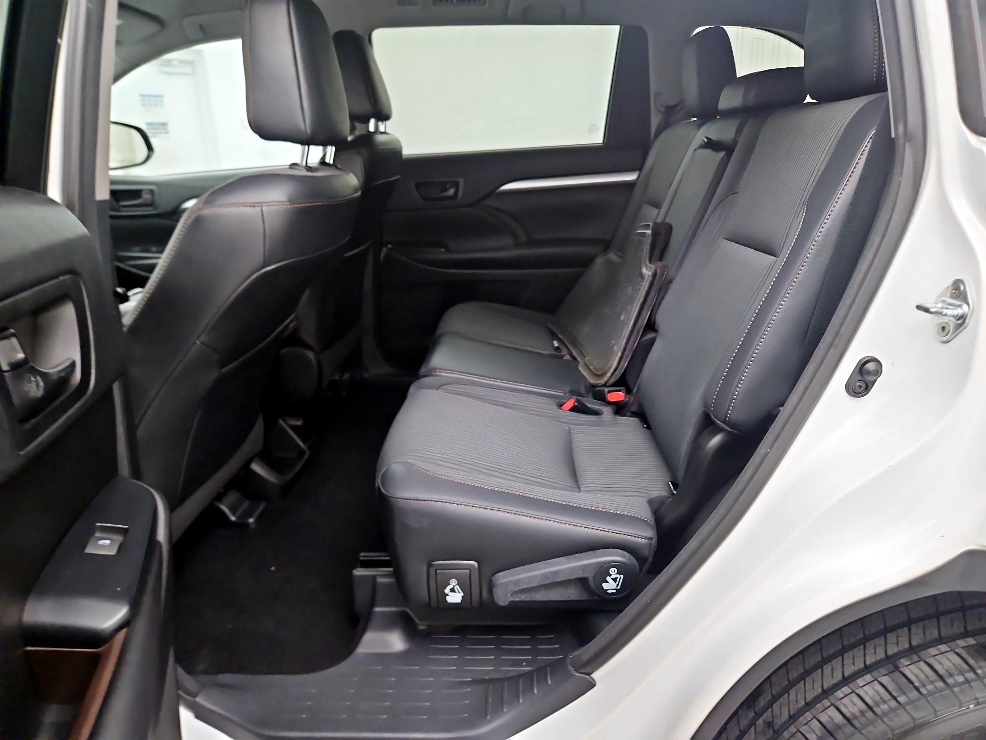 Thumbnail: 2017 Toyota Highlander - 17