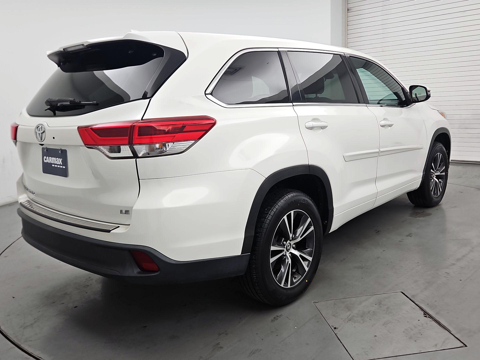 Thumbnail: 2017 Toyota Highlander - 5