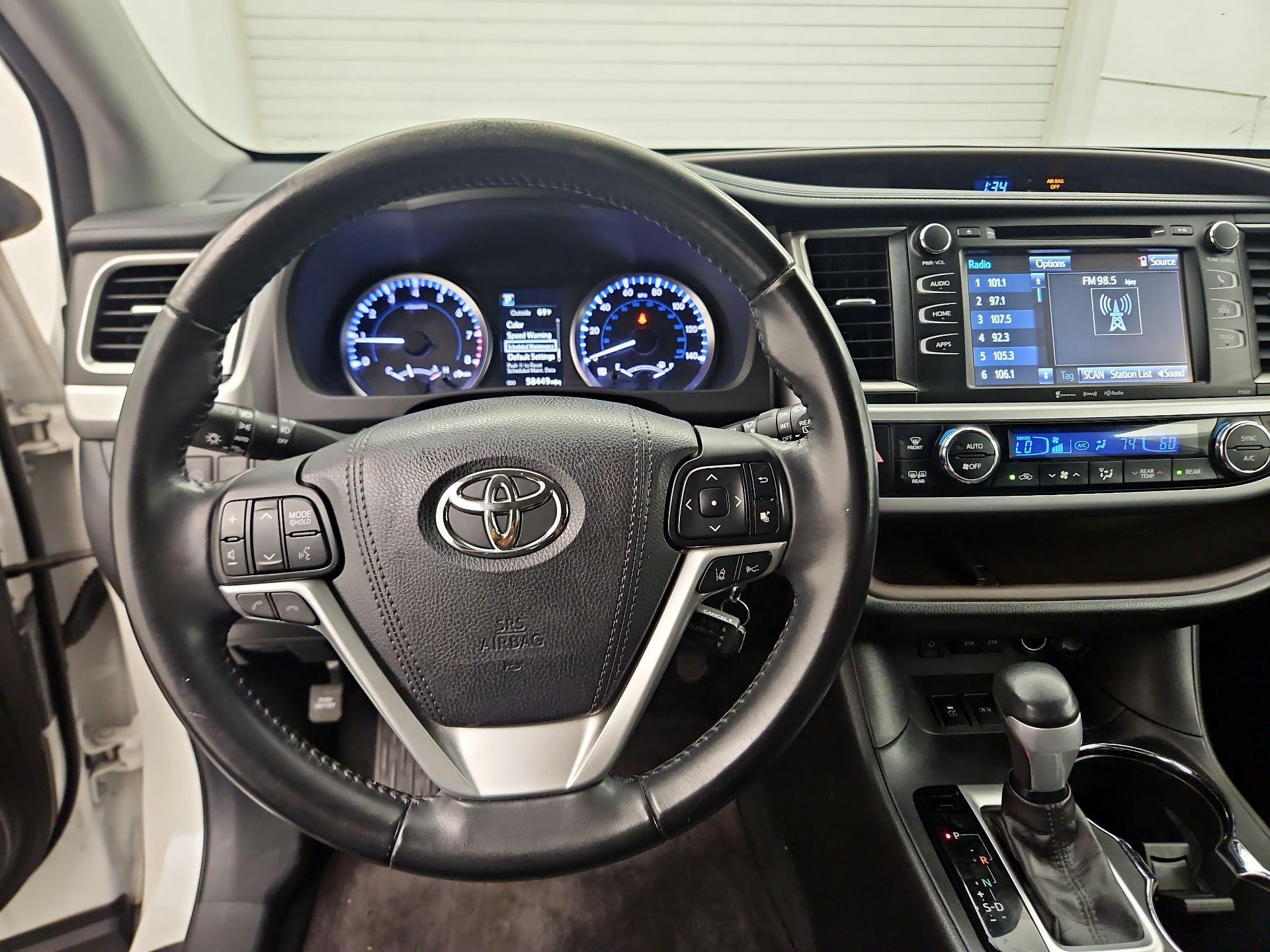 Thumbnail: 2017 Toyota Highlander - 8
