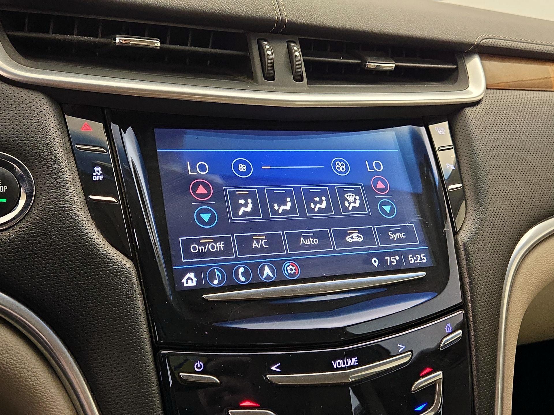 Thumbnail: 2018 Cadillac XTS - 17
