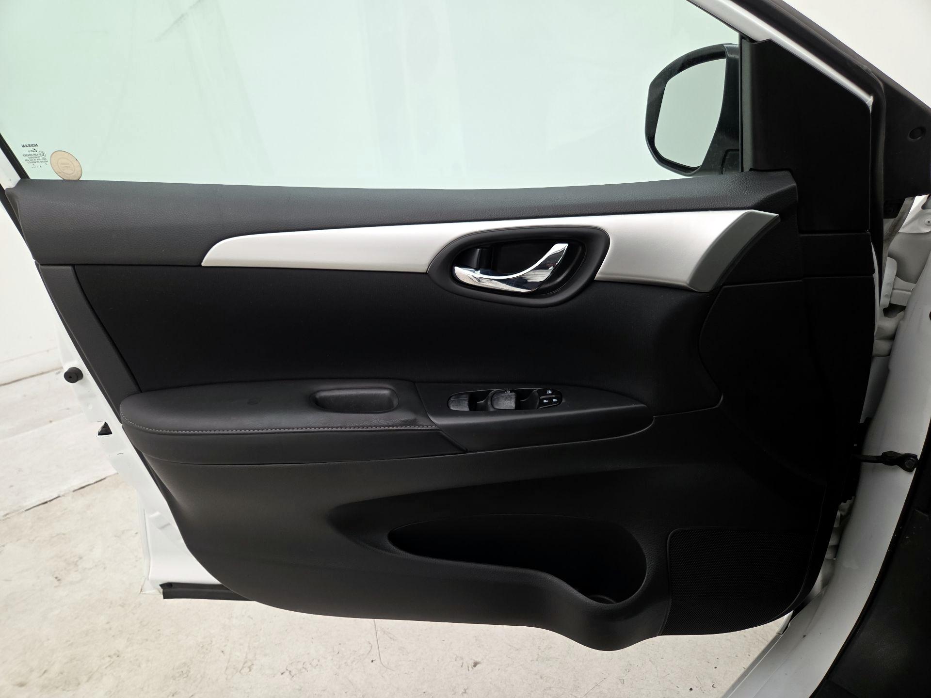 Thumbnail: 2017 Nissan Sentra - 12