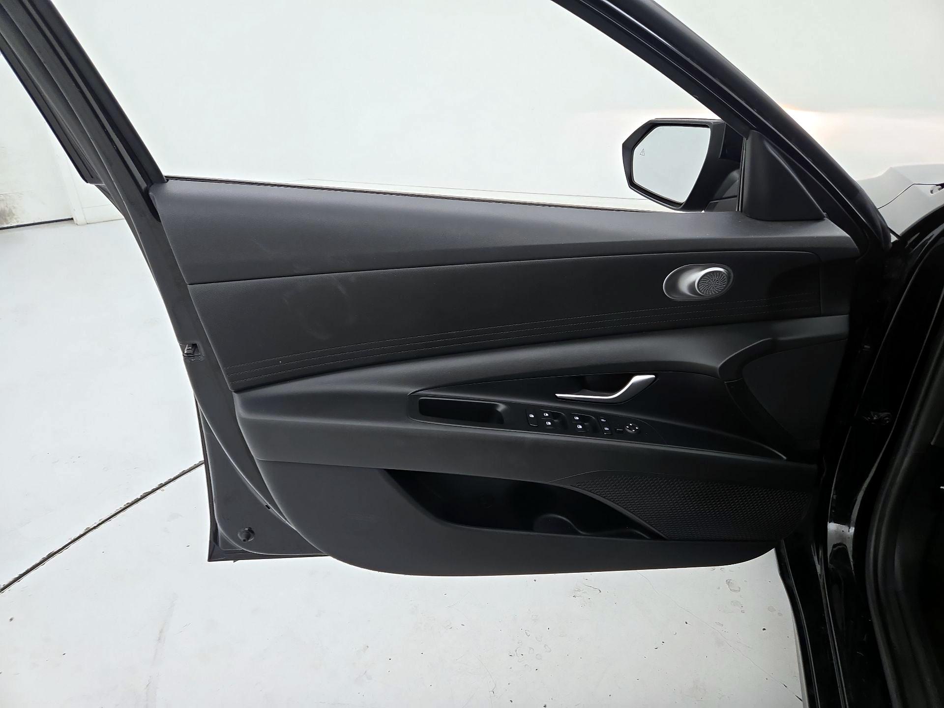 Thumbnail: 2022 Hyundai Elantra - 12