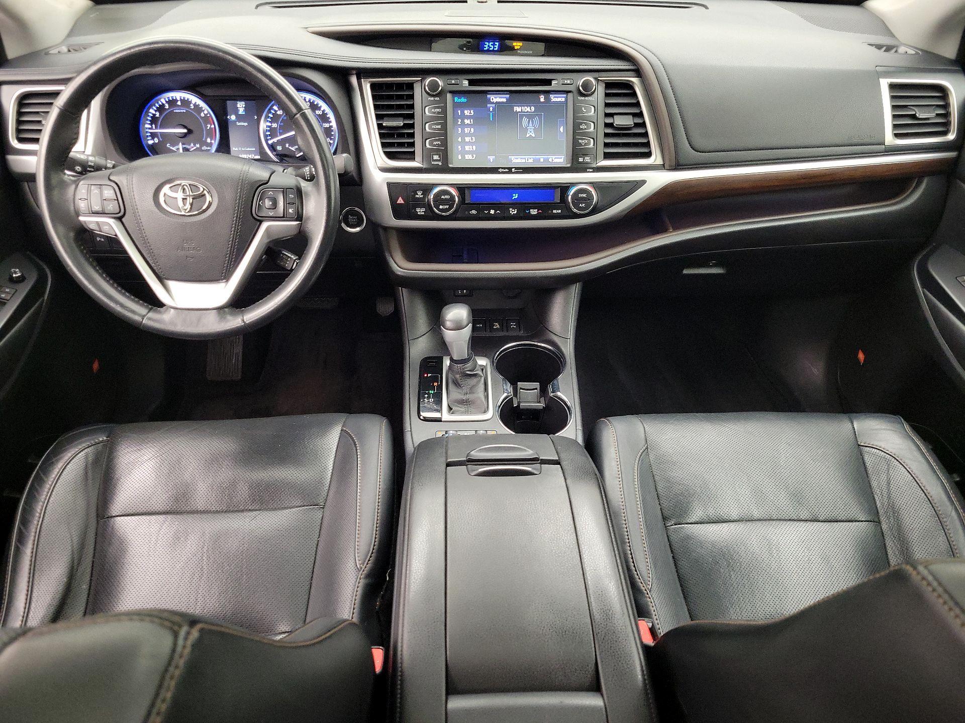 Thumbnail: 2015 Toyota Highlander - 9