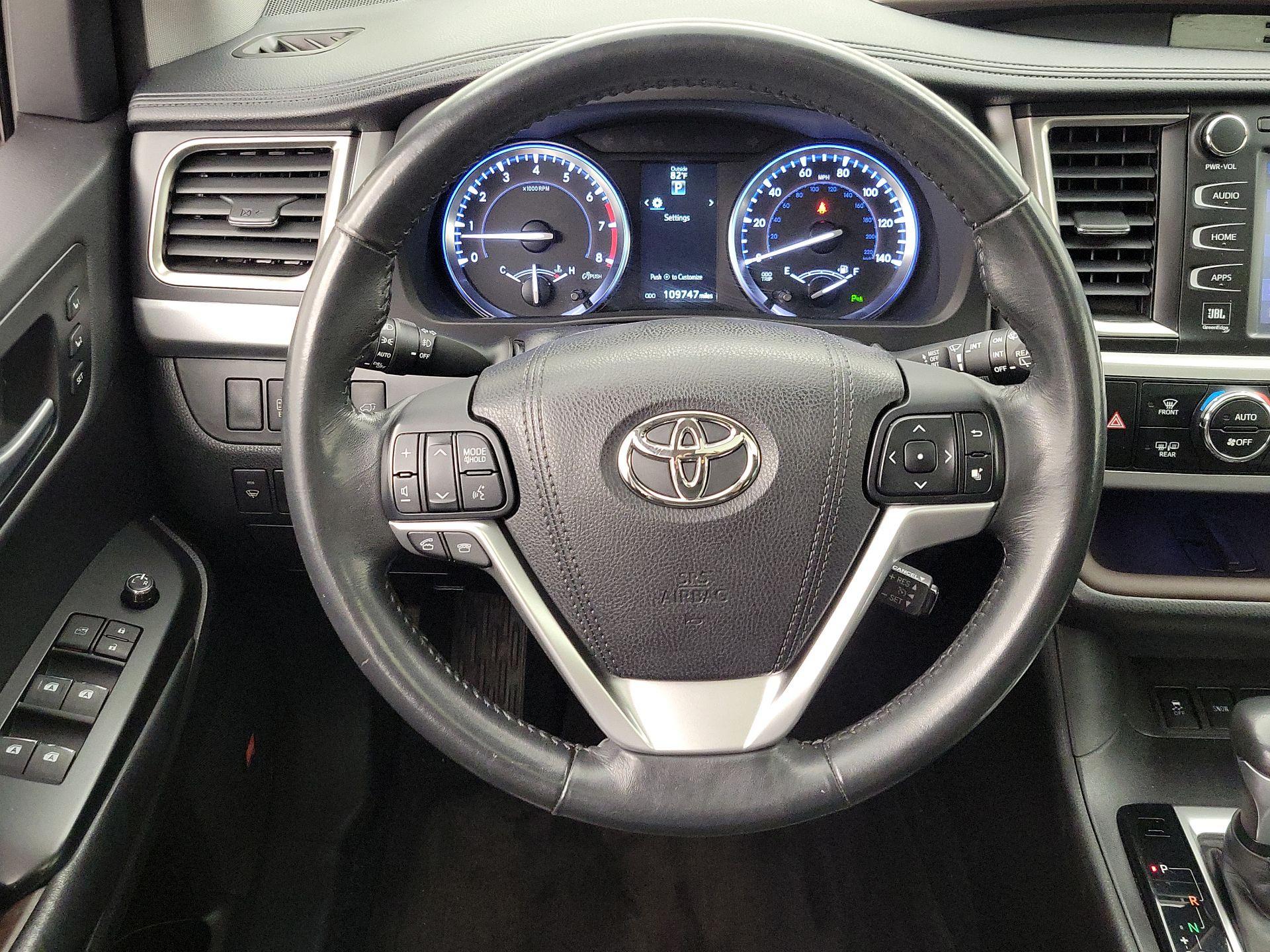 Thumbnail: 2015 Toyota Highlander - 10