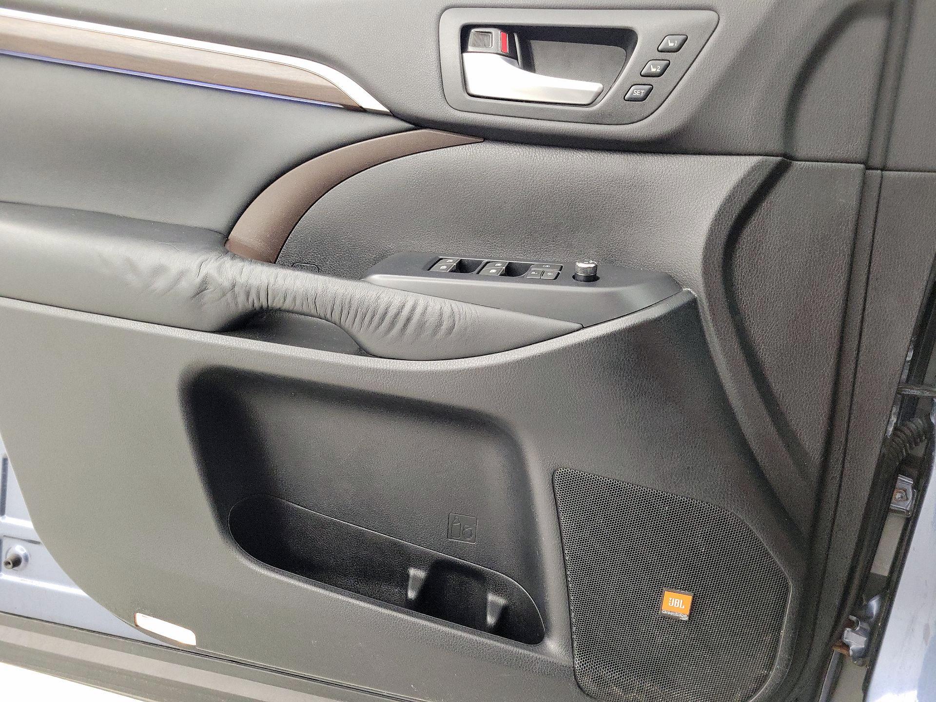 Thumbnail: 2015 Toyota Highlander - 12