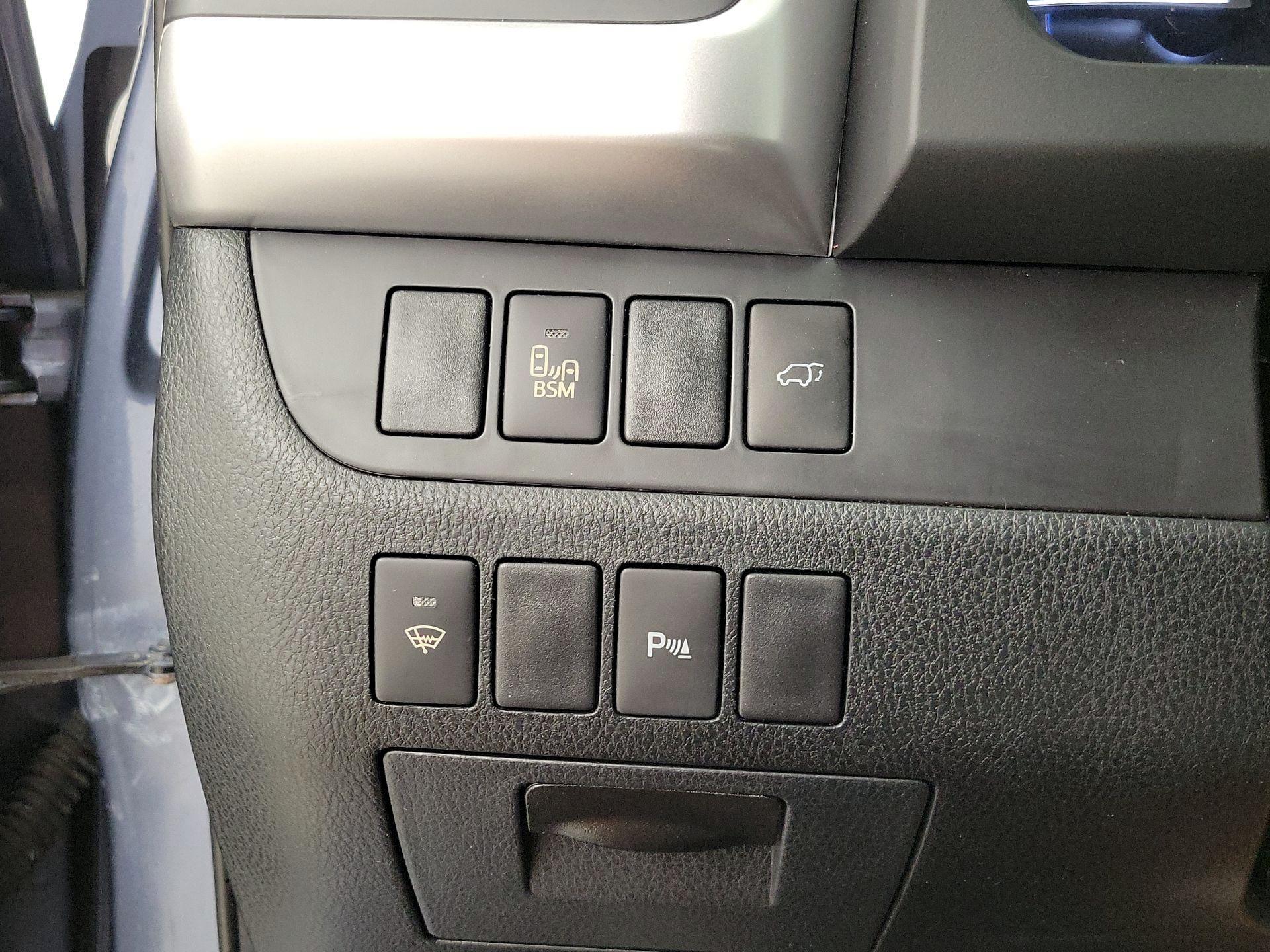 Thumbnail: 2015 Toyota Highlander - 13