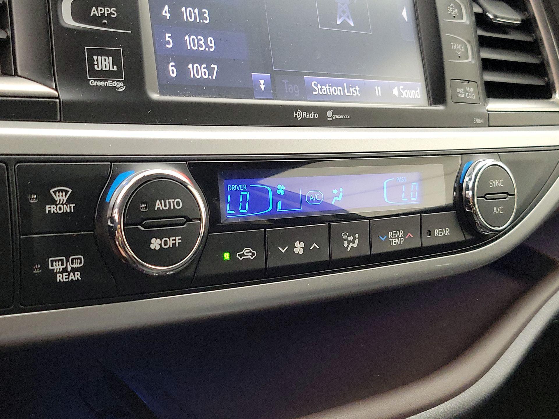 Thumbnail: 2015 Toyota Highlander - 16