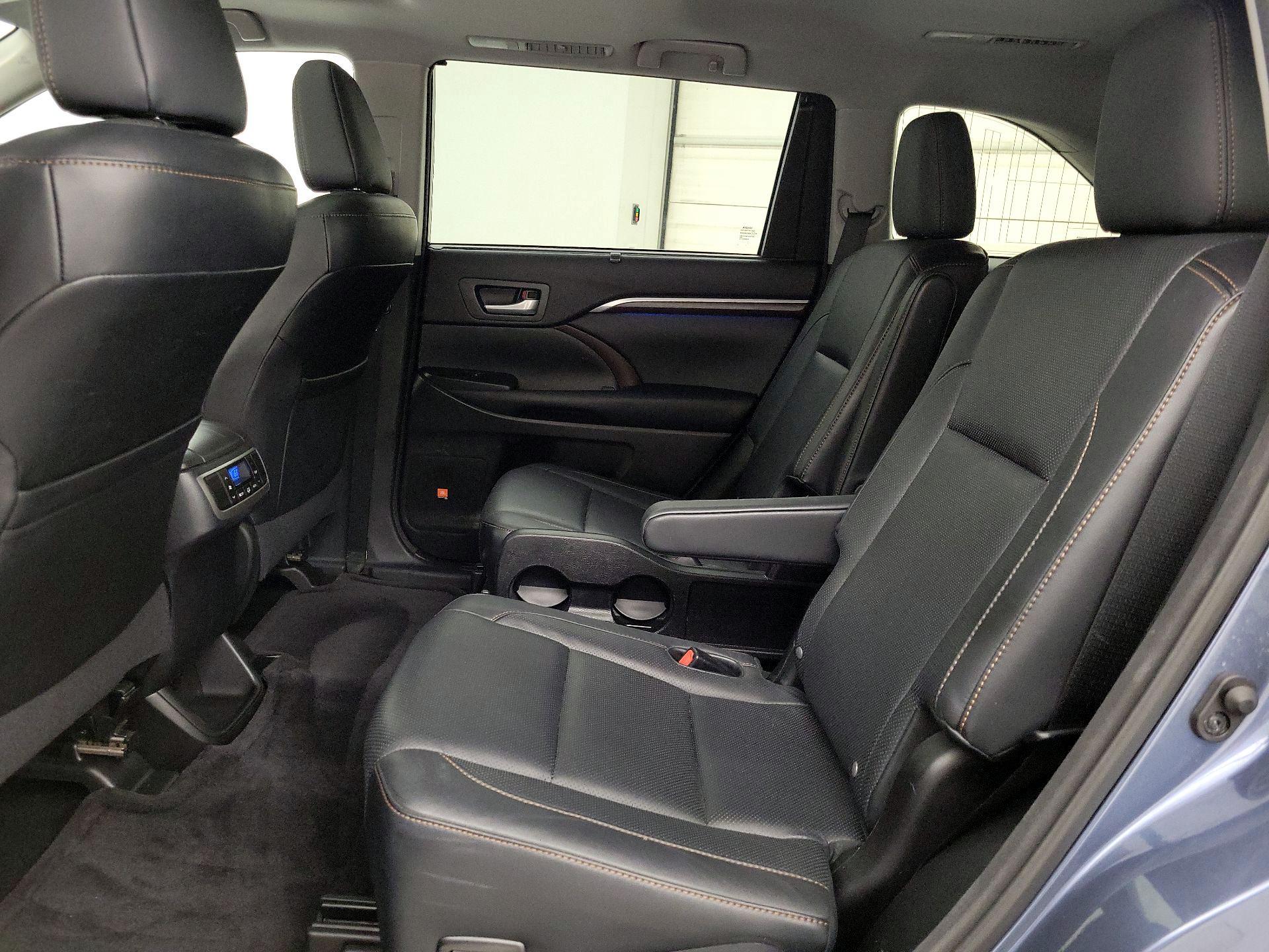 Thumbnail: 2015 Toyota Highlander - 20