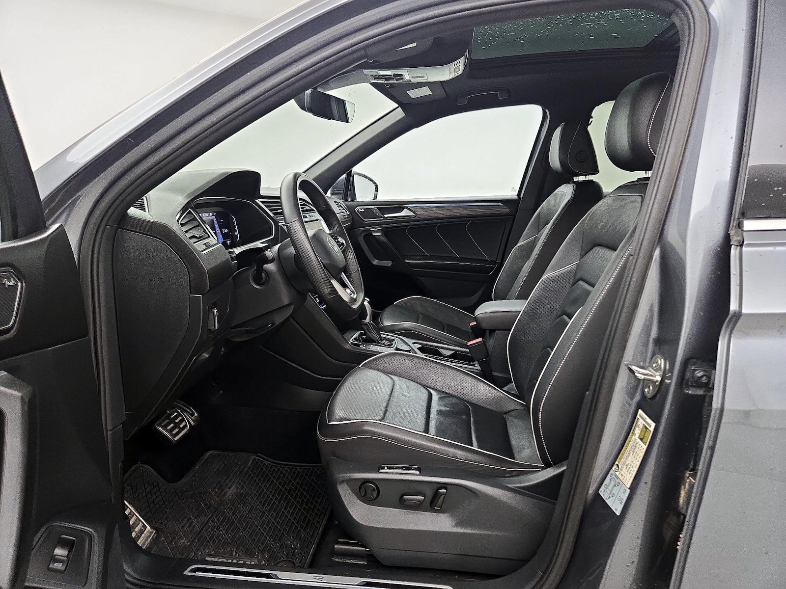 2022 Volkswagen Tiguan SEL R-LINE - Photo 12