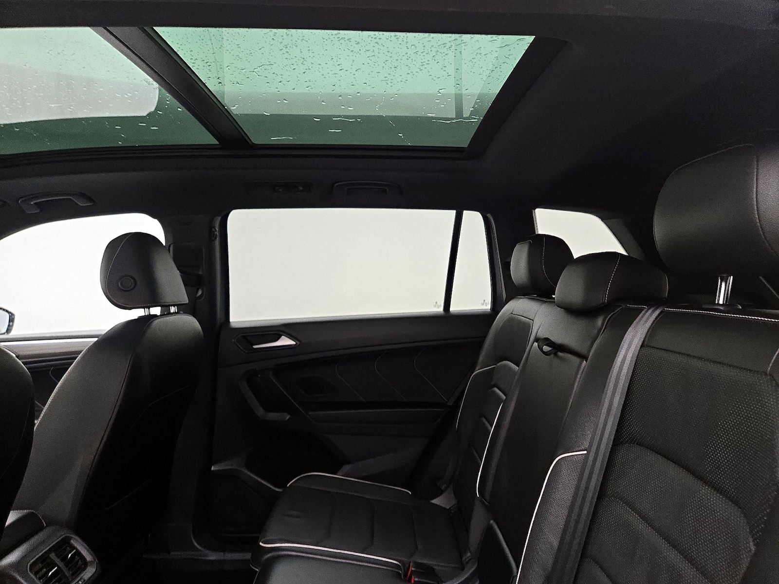 2022 Volkswagen Tiguan SEL R-LINE - Photo 26