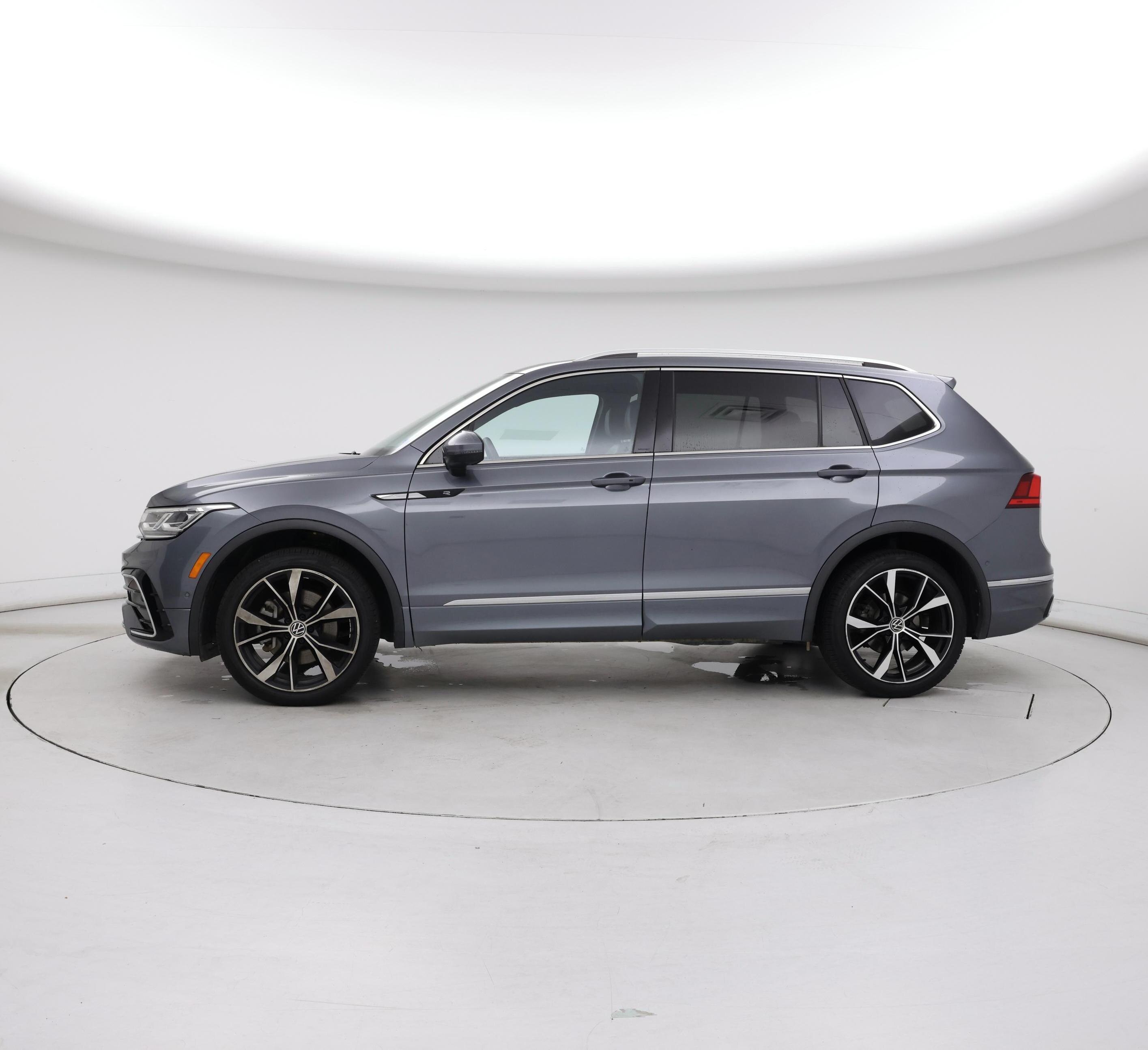 Thumbnail: 2022 Volkswagen Tiguan - 3