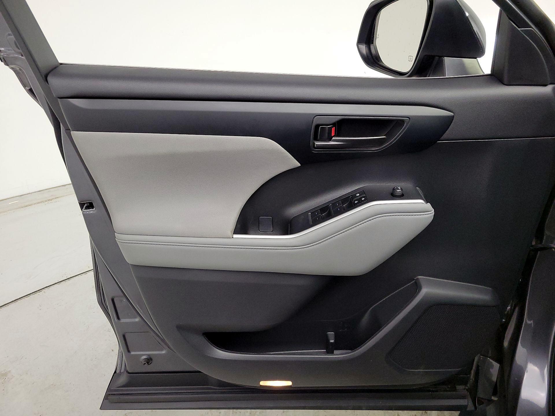 Thumbnail: 2024 Toyota Highlander - 12