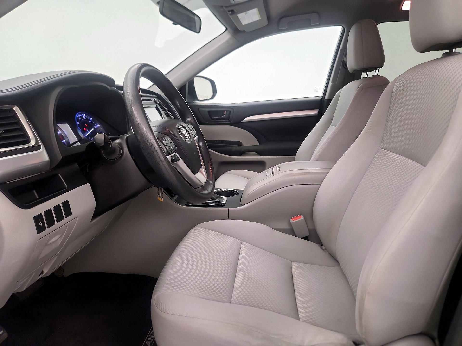 Thumbnail: 2016 Toyota Highlander - 11