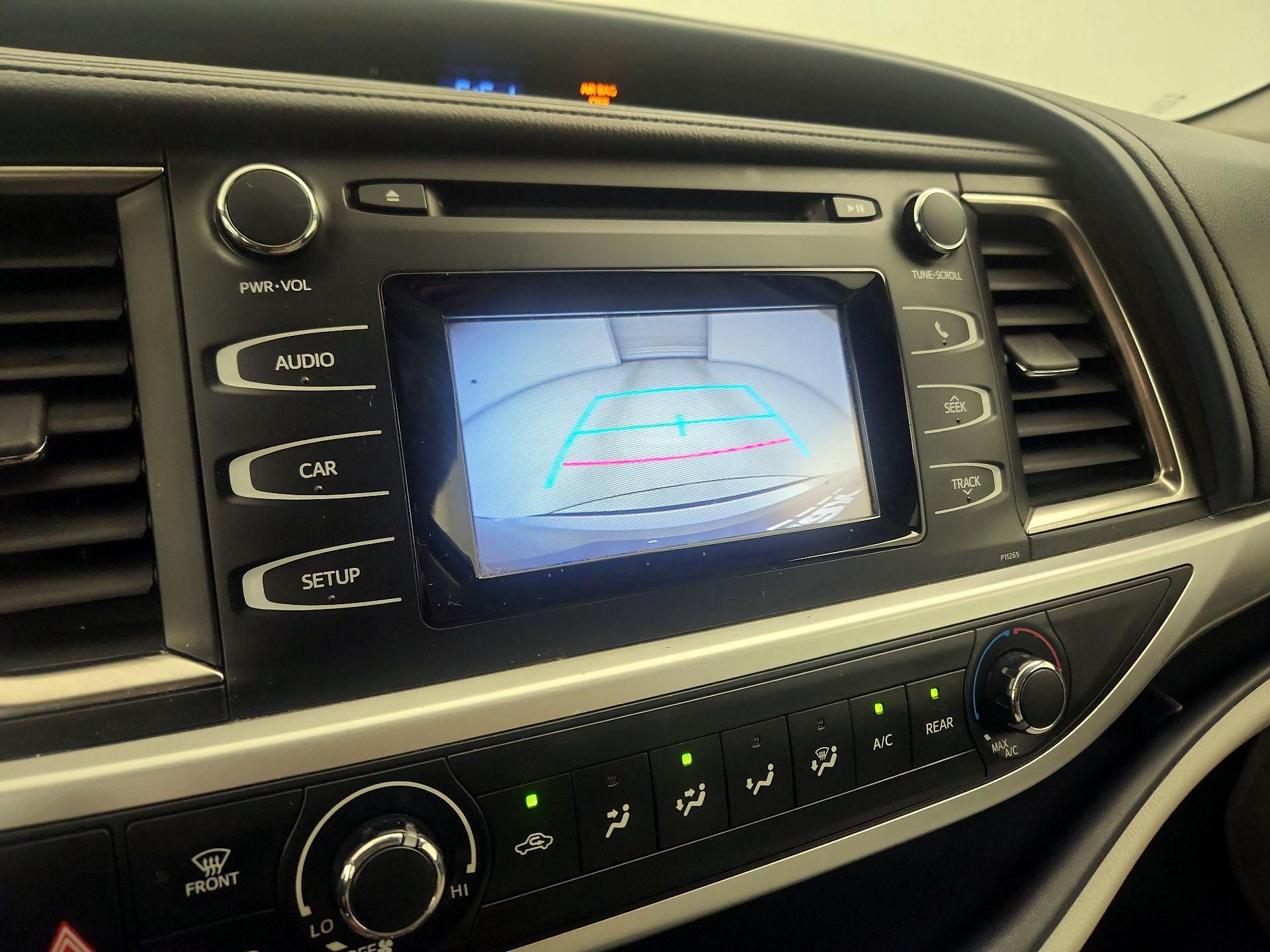 Thumbnail: 2016 Toyota Highlander - 14
