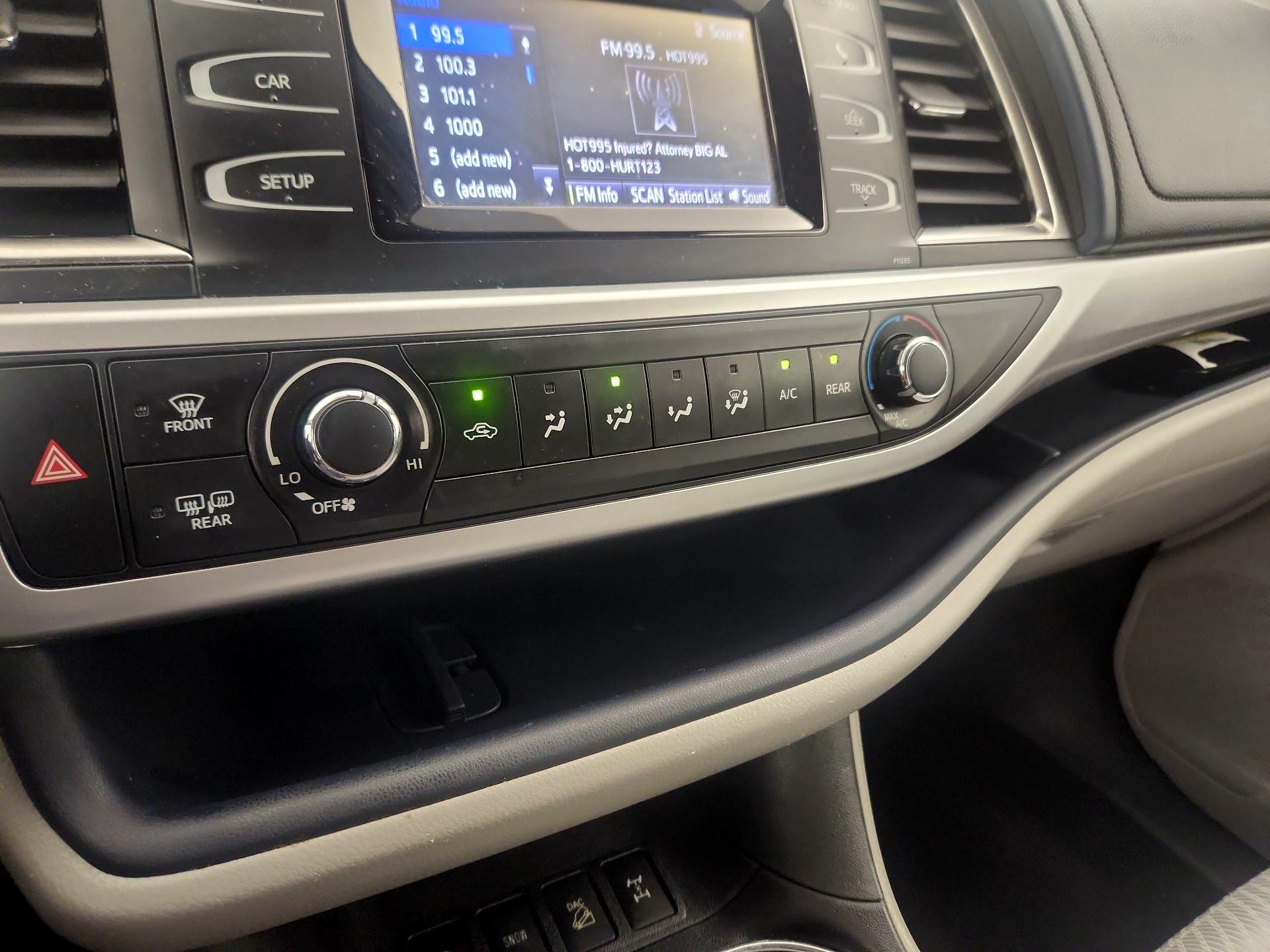 Thumbnail: 2016 Toyota Highlander - 16