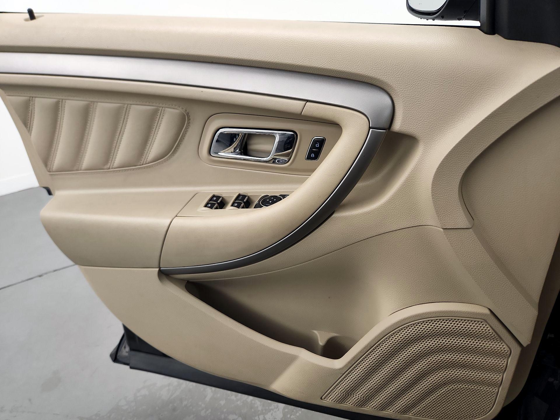 Thumbnail: 2015 Ford Taurus - 12