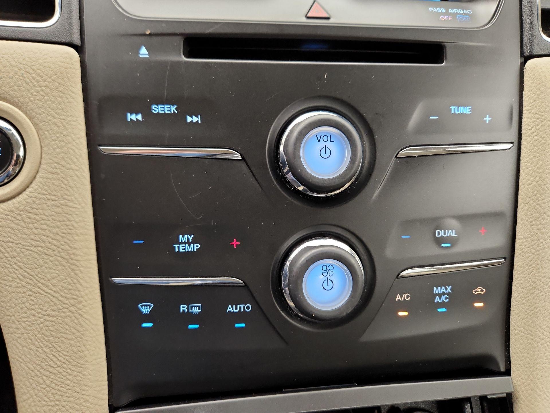 Thumbnail: 2015 Ford Taurus - 16