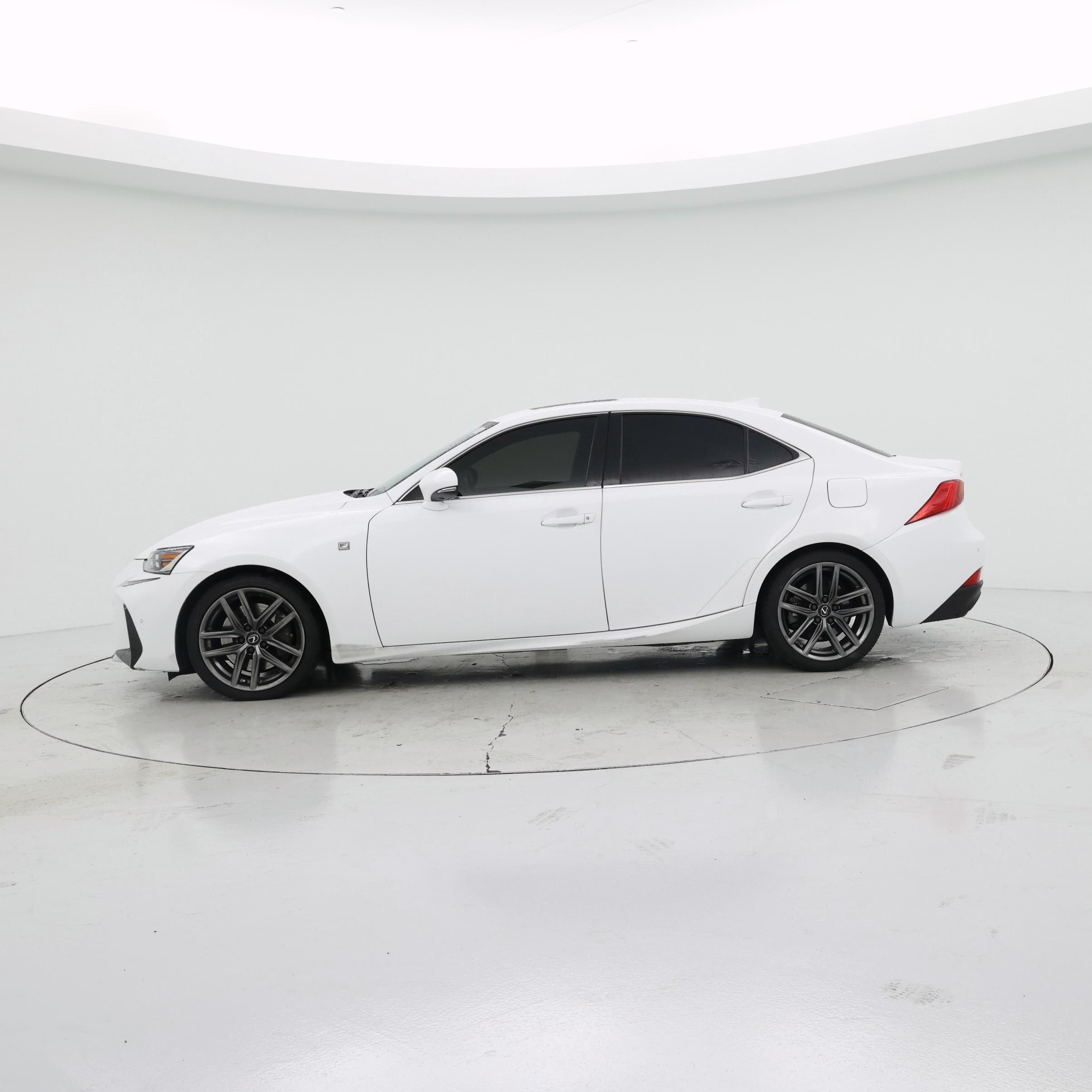 Thumbnail: 2019 Lexus IS - 3