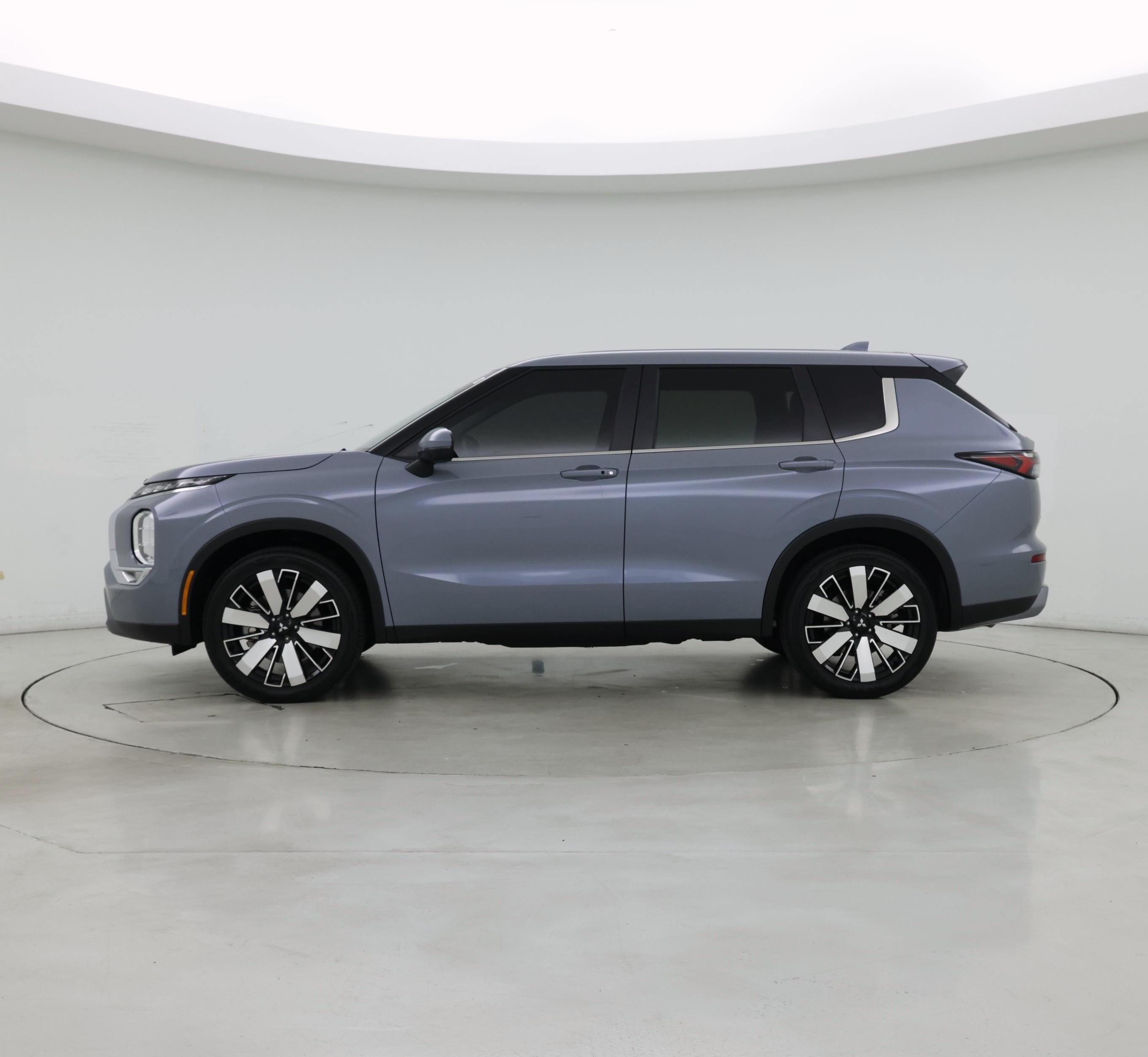 Thumbnail: 2026 Mitsubishi Outlander - 3