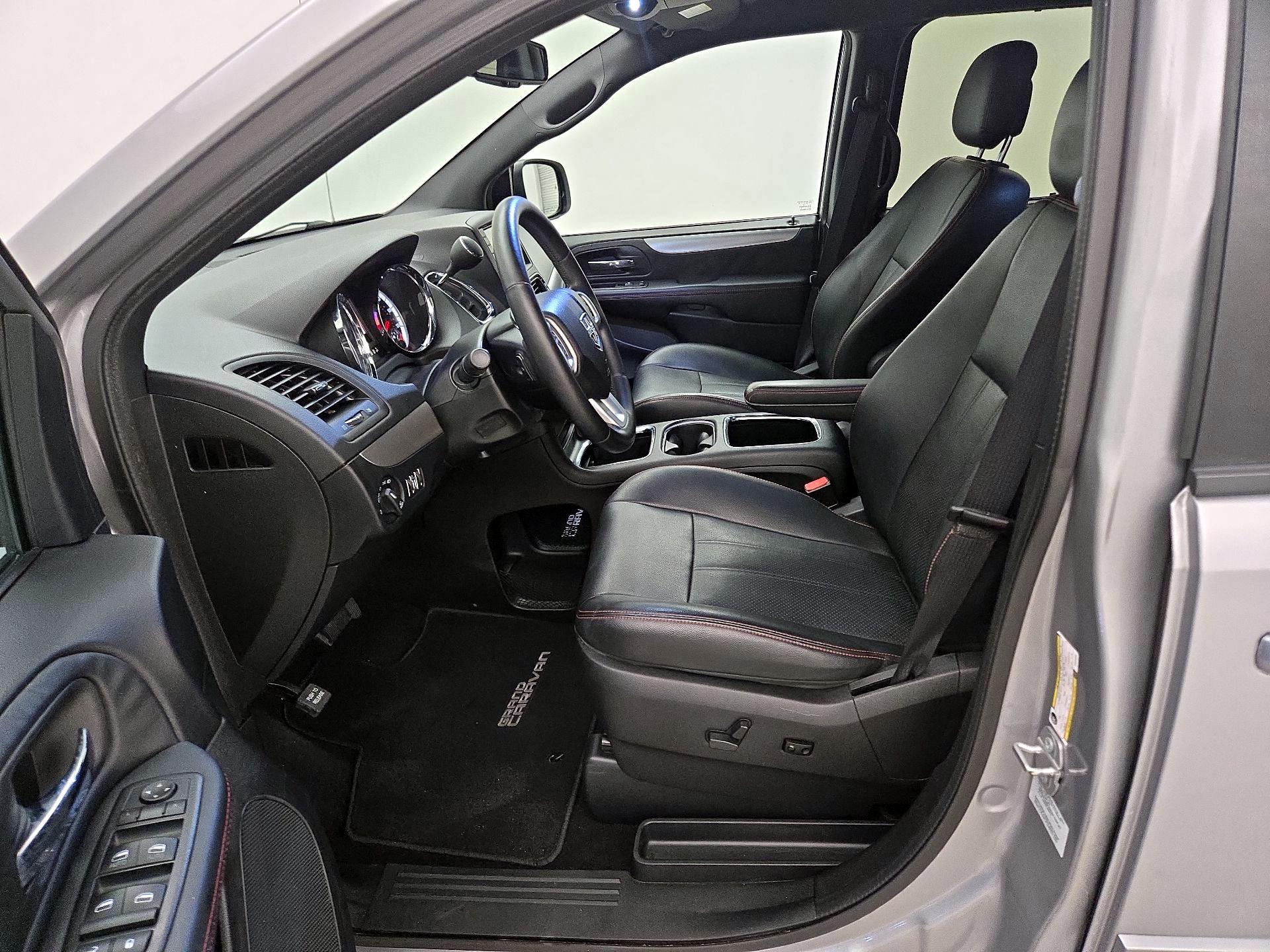 Thumbnail: 2017 Dodge Grand Caravan - 11
