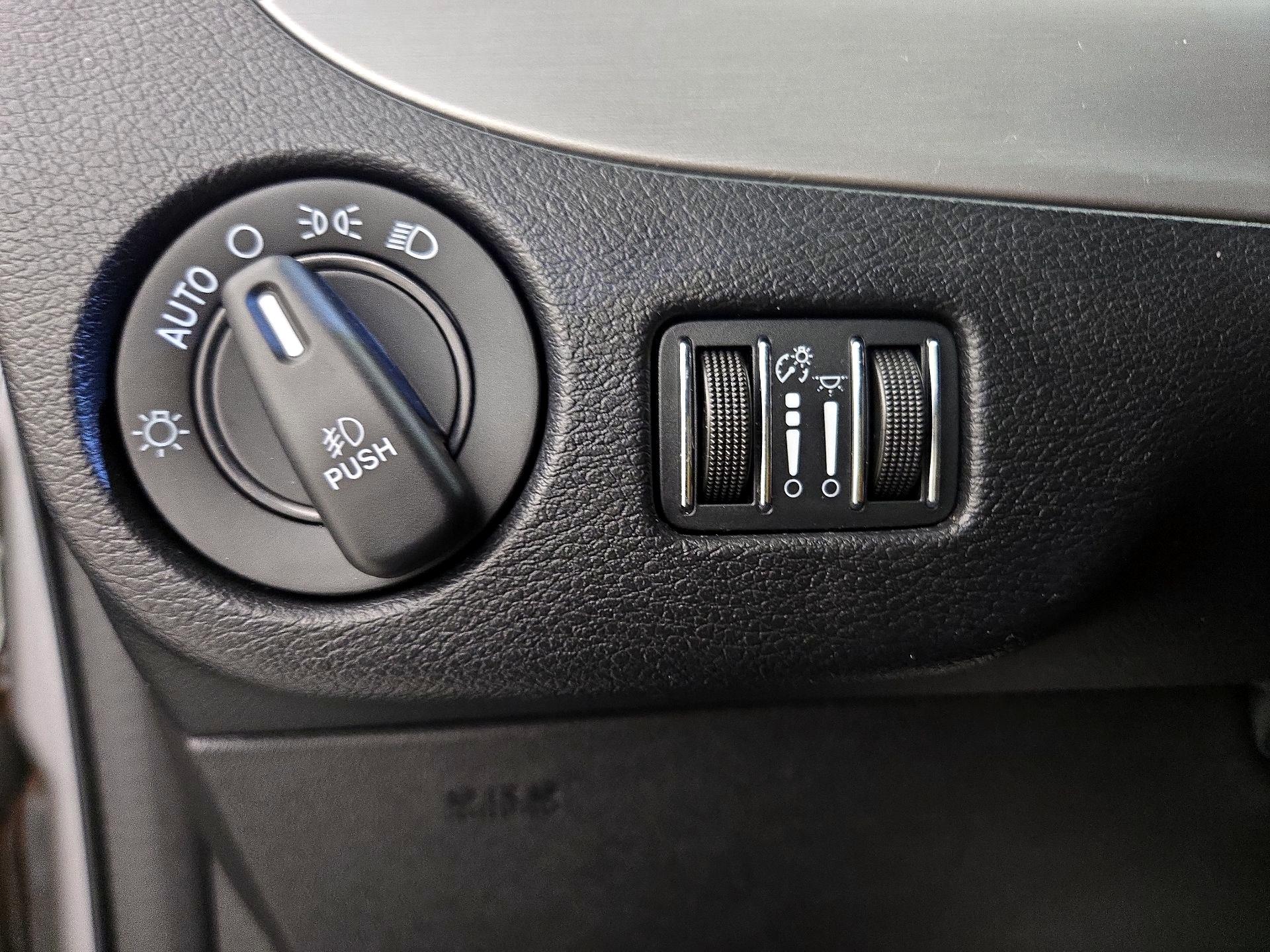 Thumbnail: 2017 Dodge Grand Caravan - 13