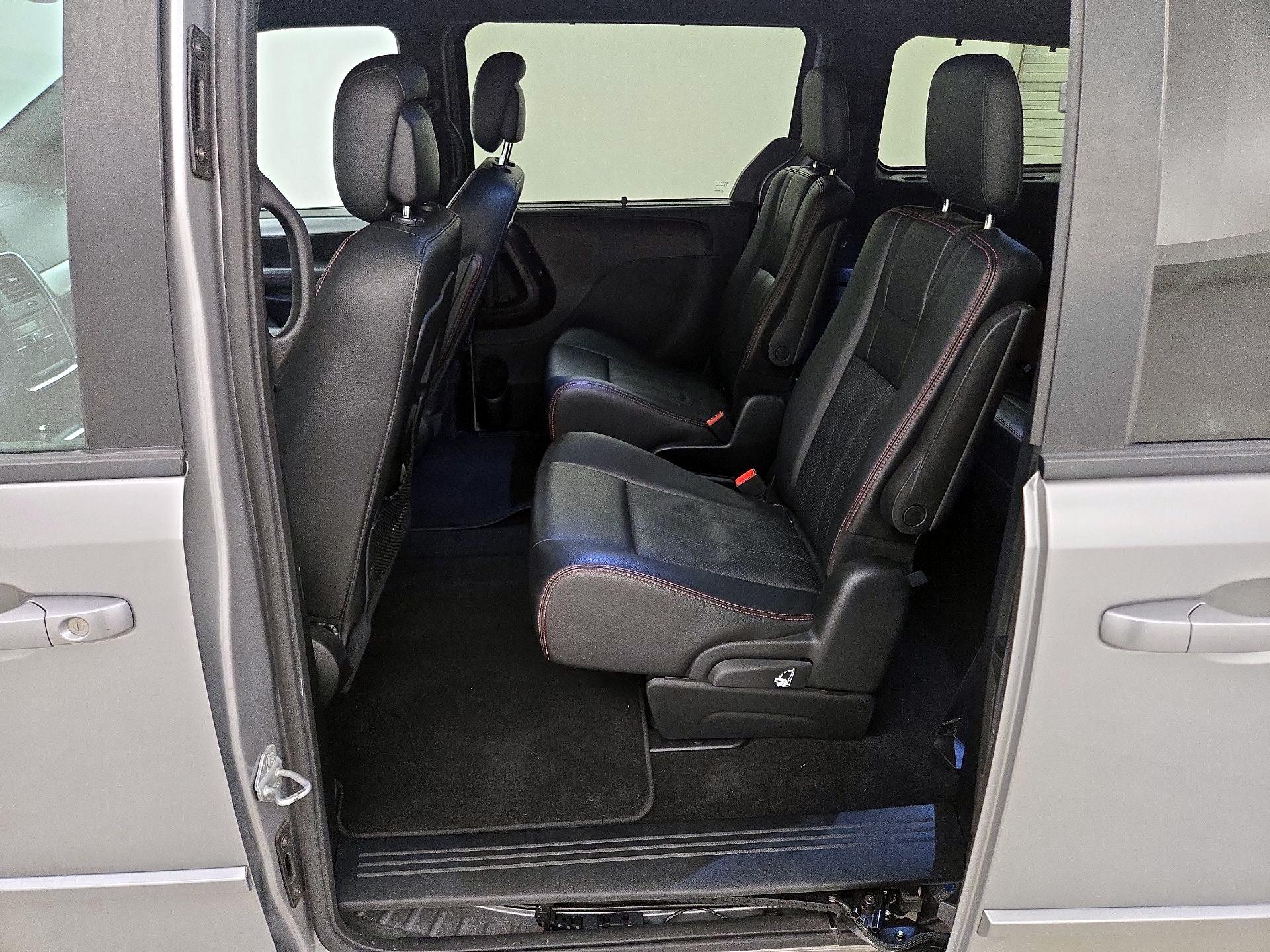 Thumbnail: 2017 Dodge Grand Caravan - 19