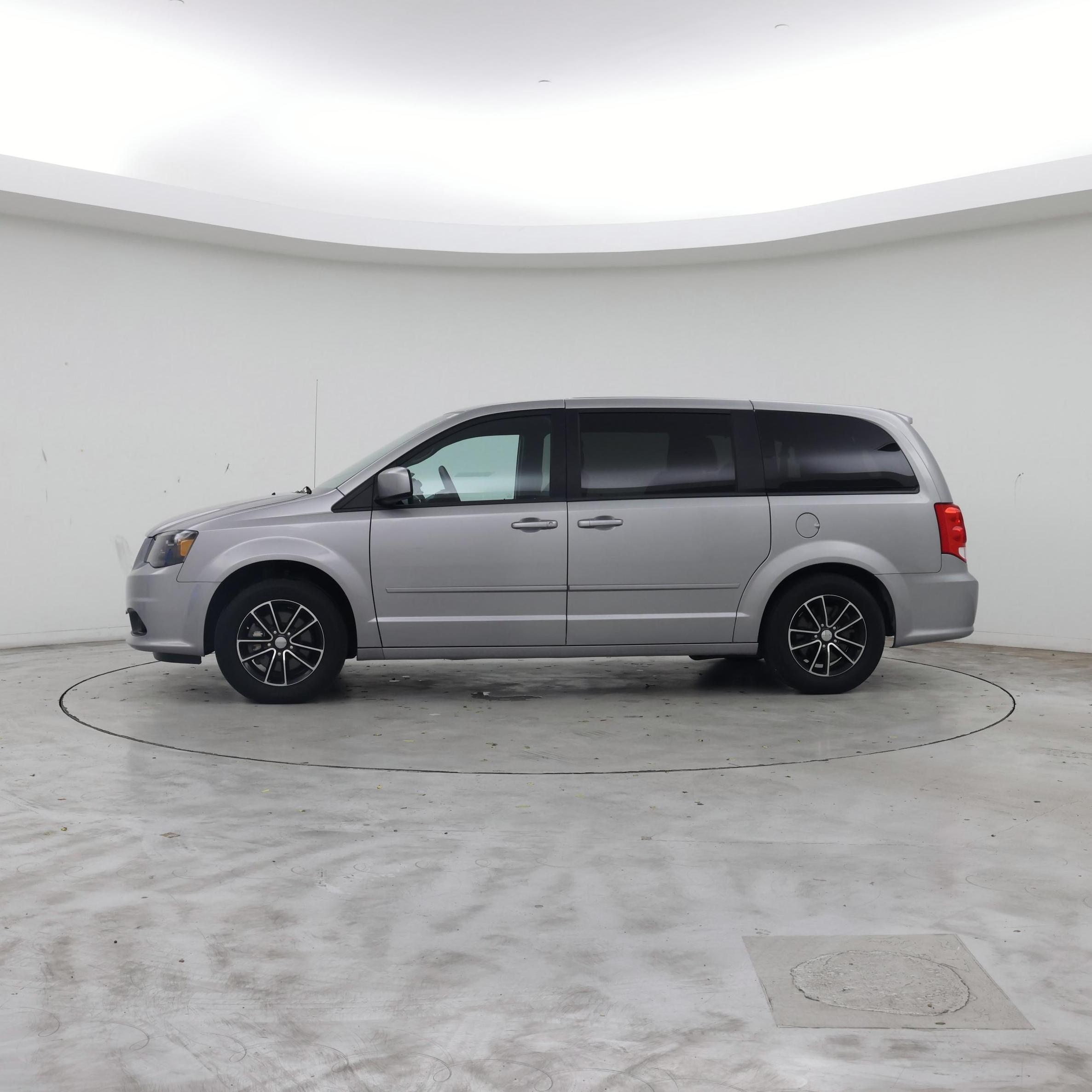 Thumbnail: 2017 Dodge Grand Caravan - 3