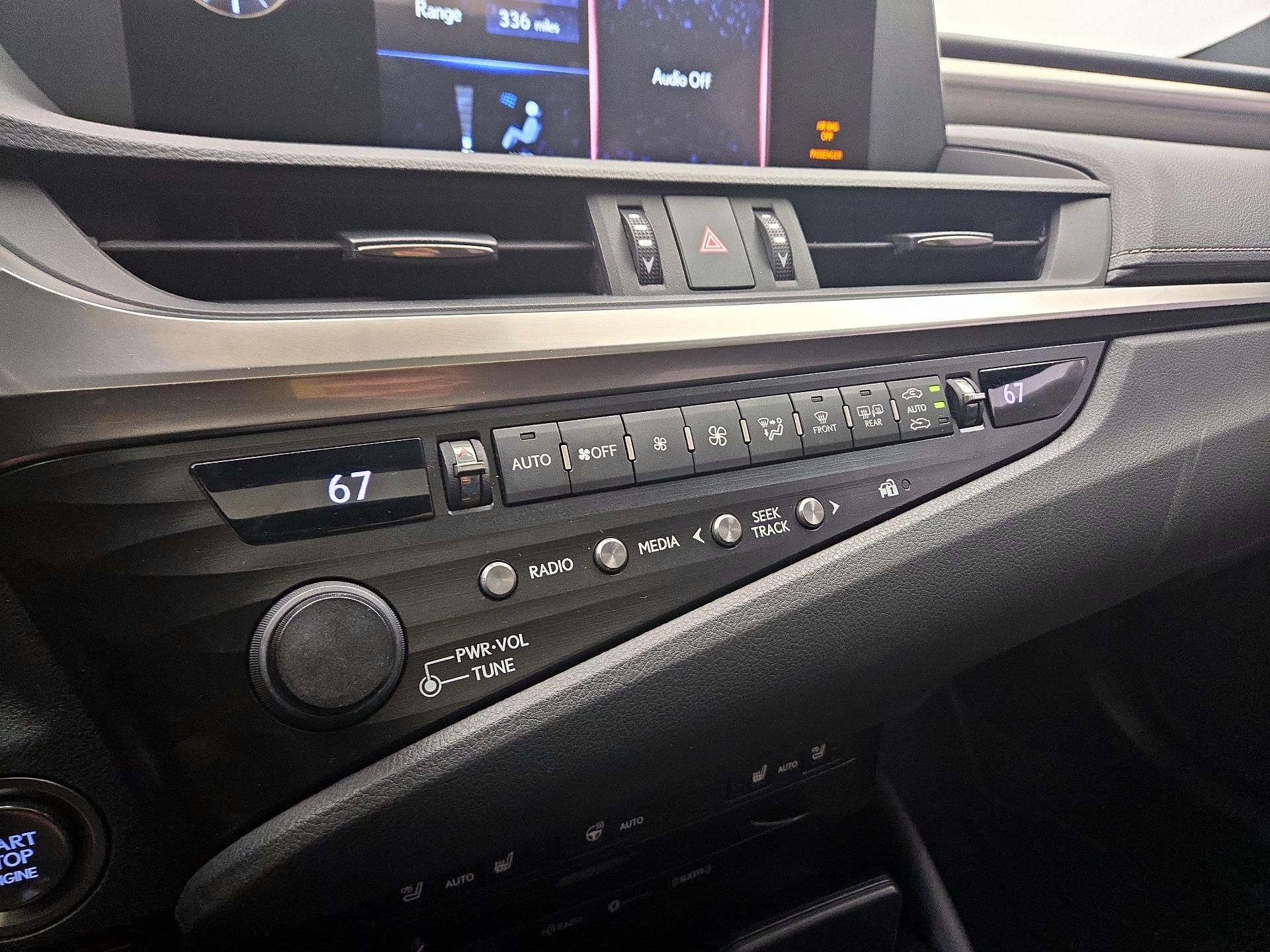 Thumbnail: 2019 Lexus ES - 16