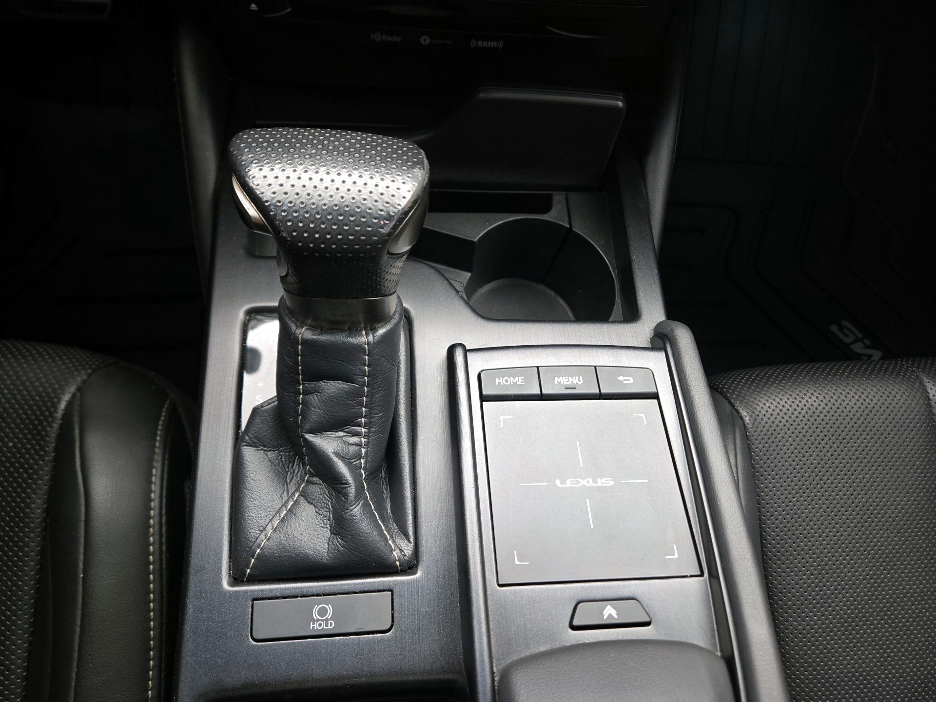 Thumbnail: 2019 Lexus ES - 17