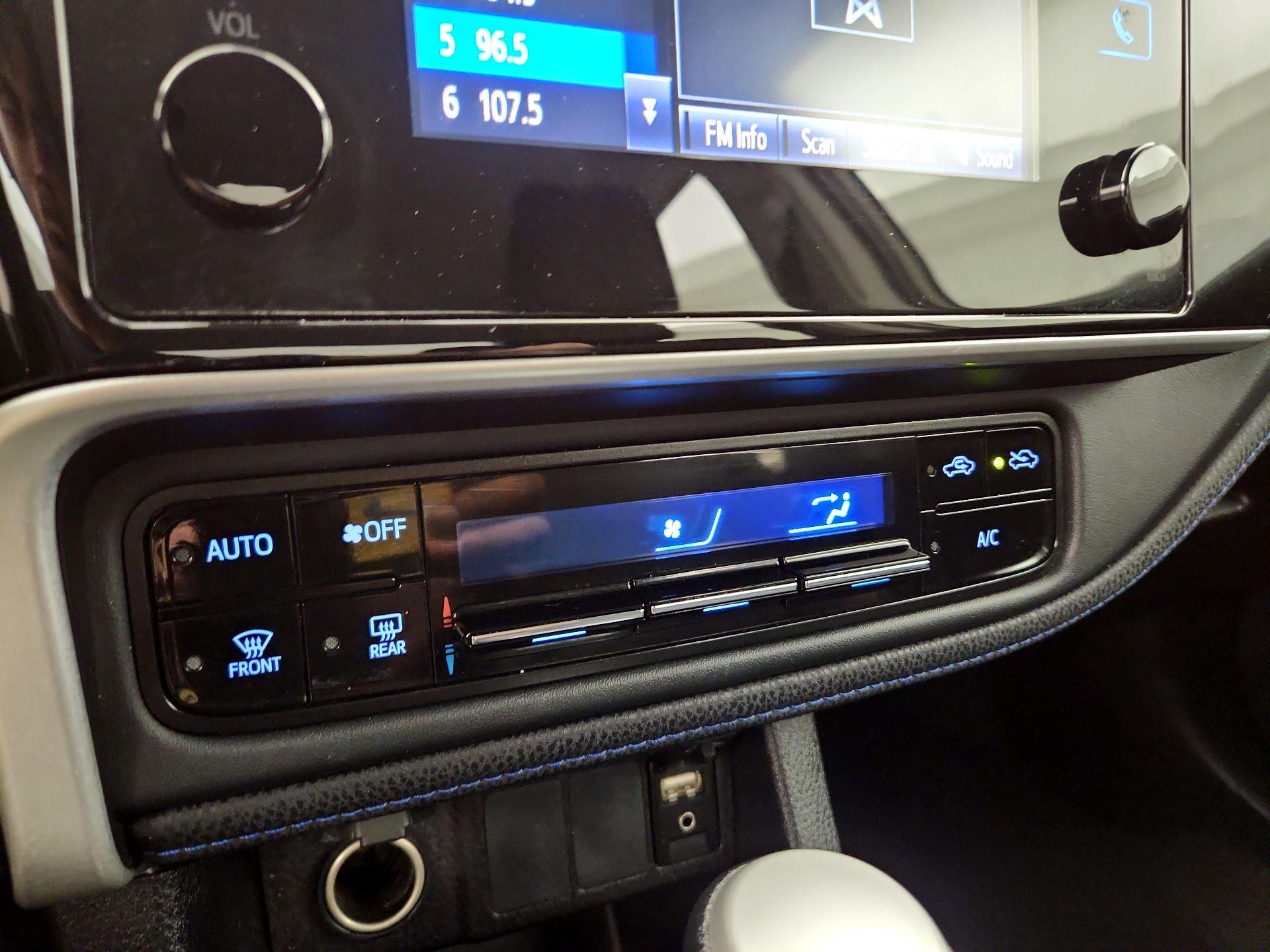 Thumbnail: 2019 Toyota Corolla - 16