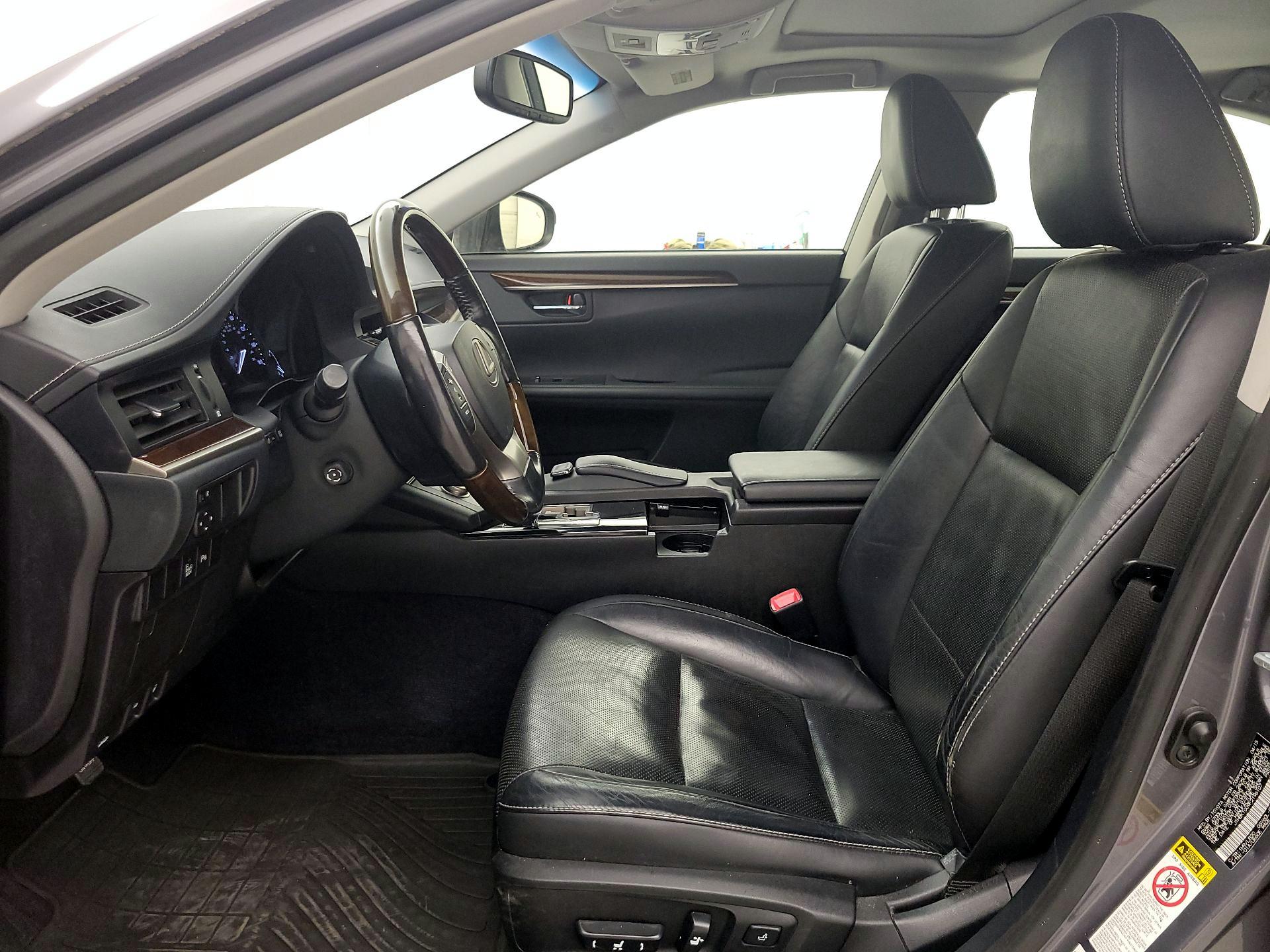Thumbnail: 2015 Lexus ES - 11