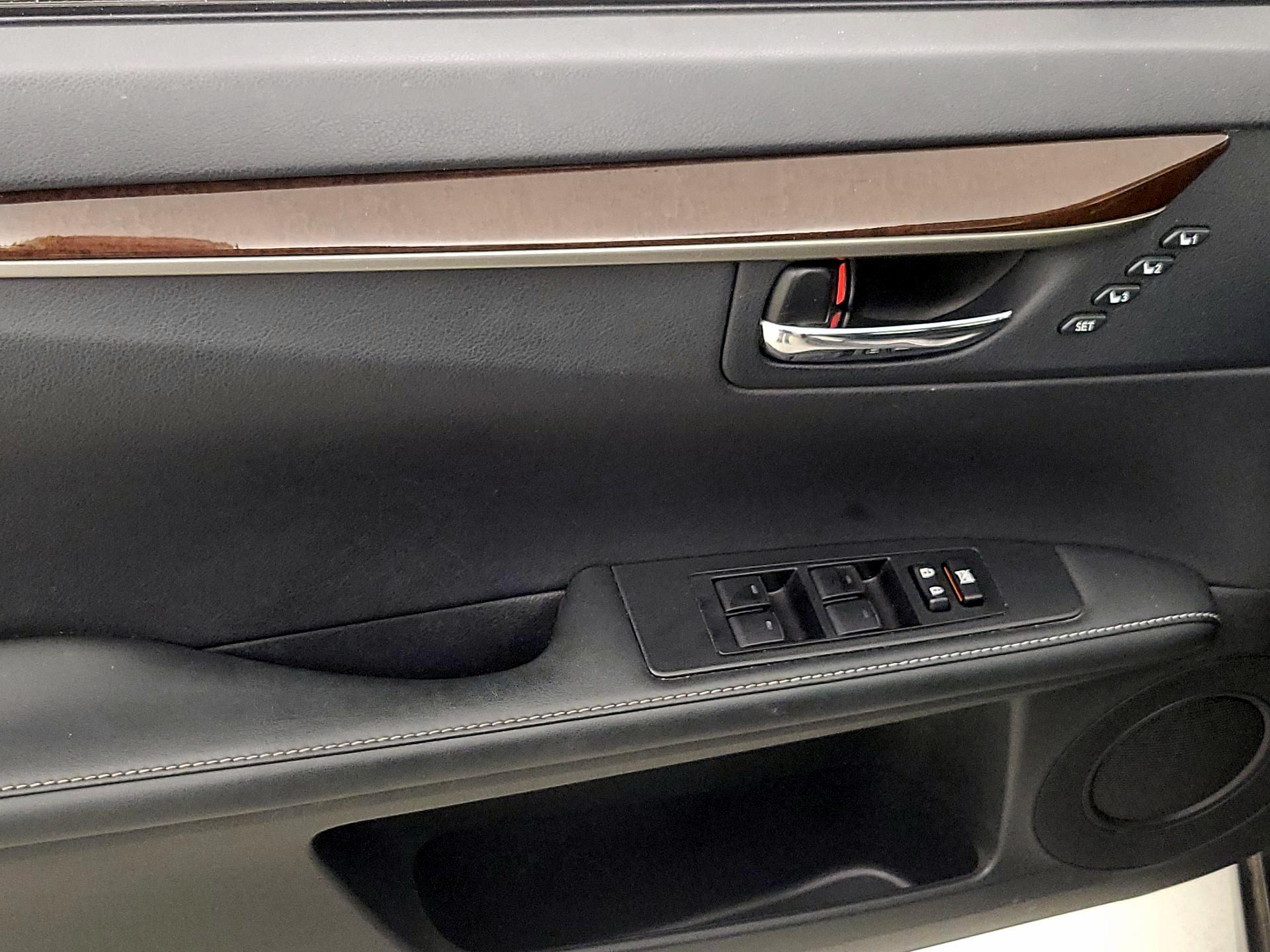 Thumbnail: 2015 Lexus ES - 12