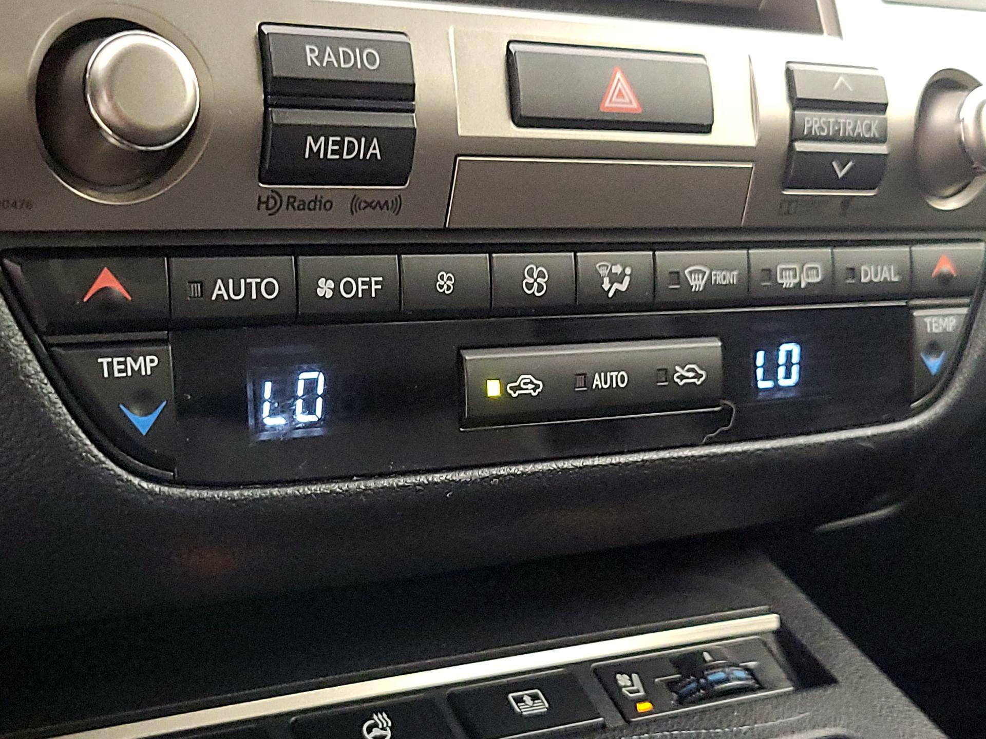 Thumbnail: 2015 Lexus ES - 17