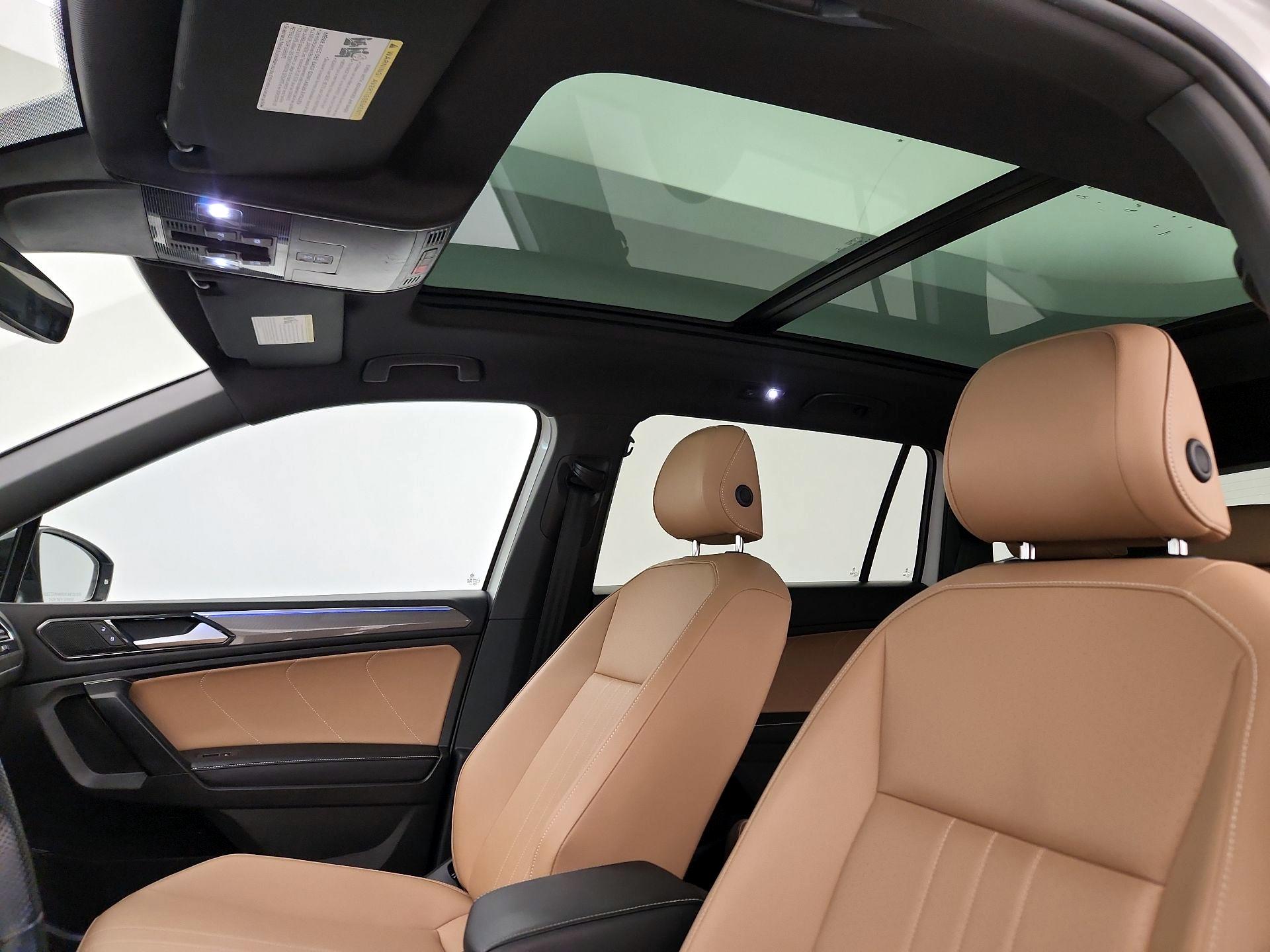 Thumbnail: 2022 Volkswagen Tiguan - 19