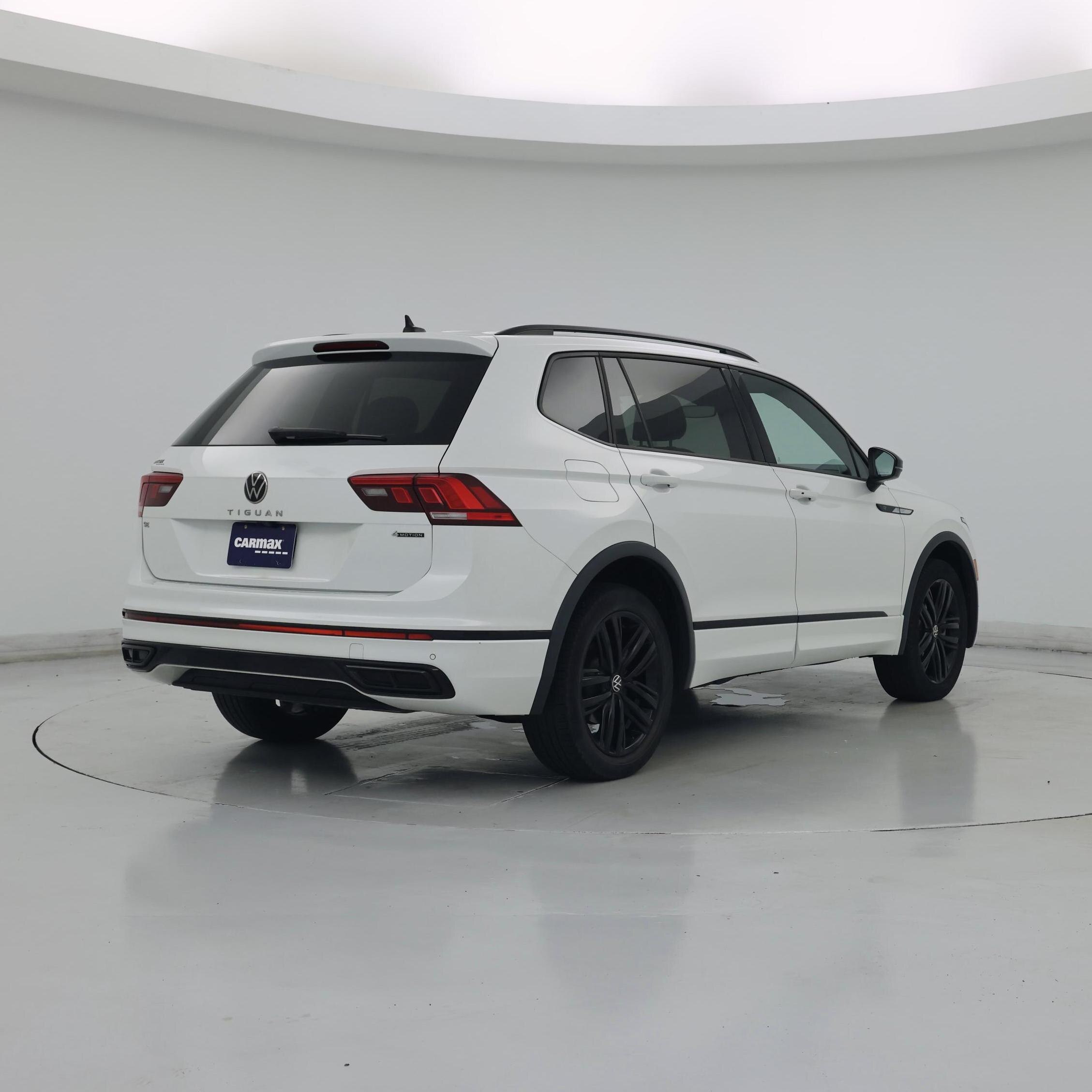 Thumbnail: 2022 Volkswagen Tiguan - 8
