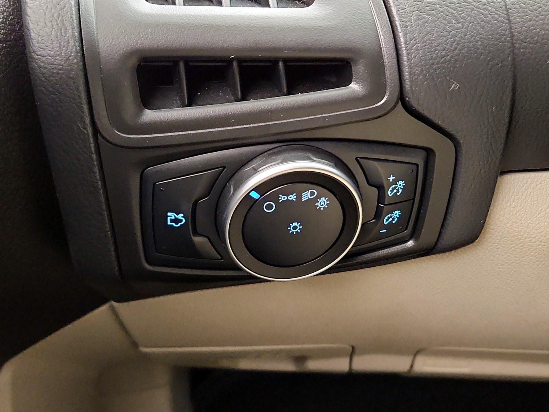 Thumbnail: 2016 Ford Focus - 13