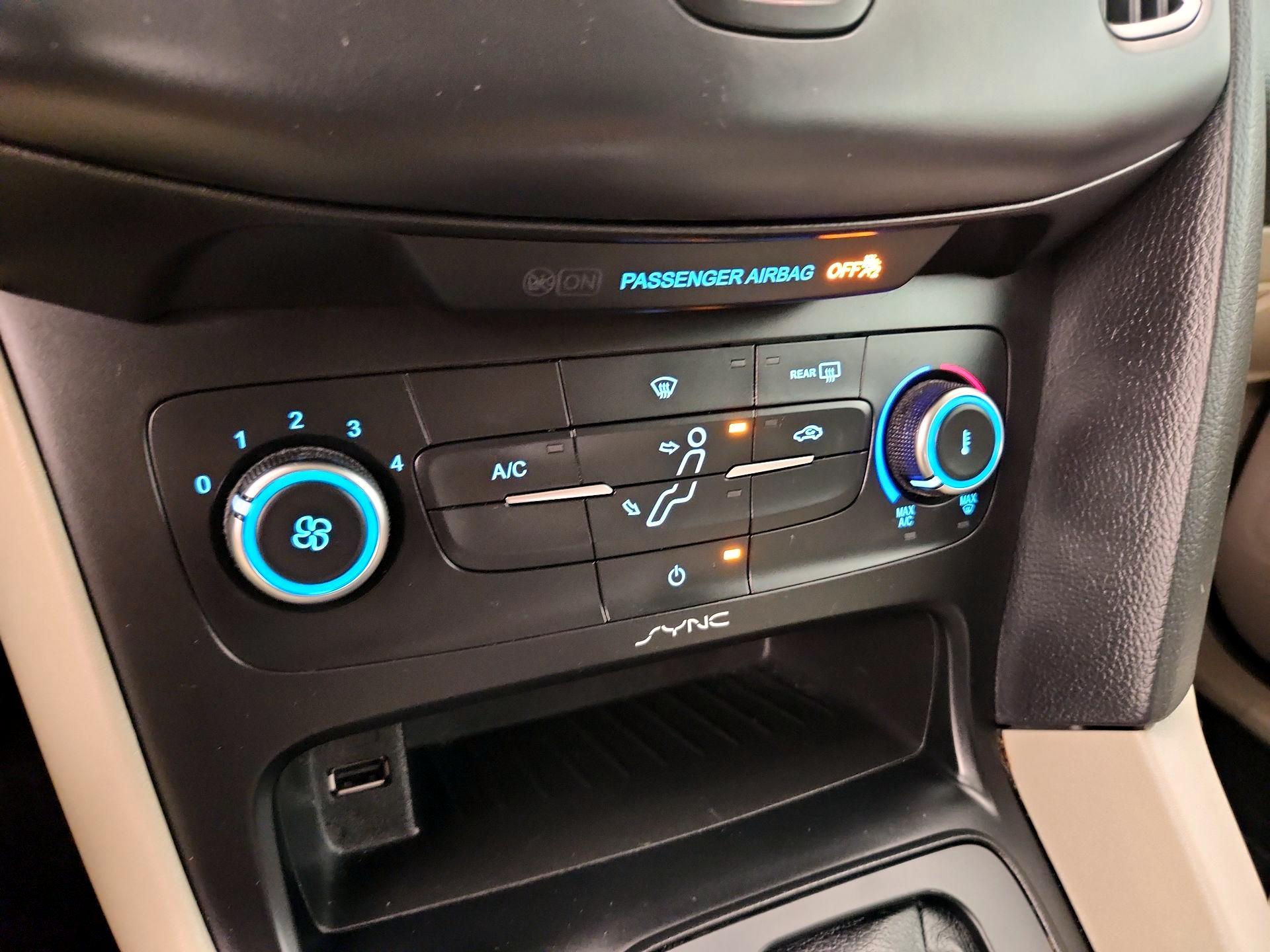 Thumbnail: 2016 Ford Focus - 16