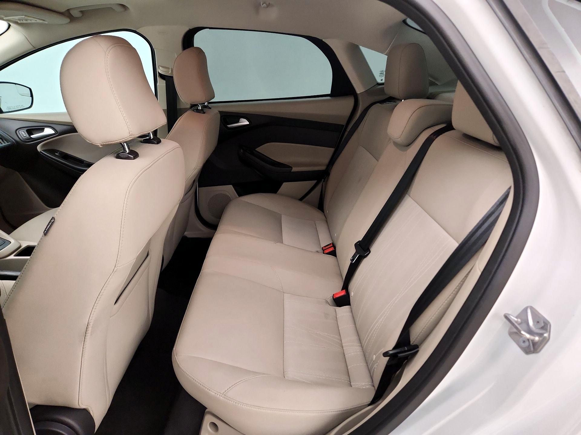 Thumbnail: 2016 Ford Focus - 19