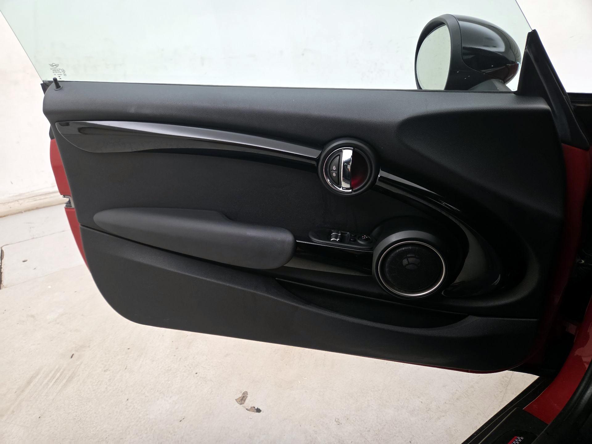 Thumbnail: 2015 MINI Cooper Hardtop - 12