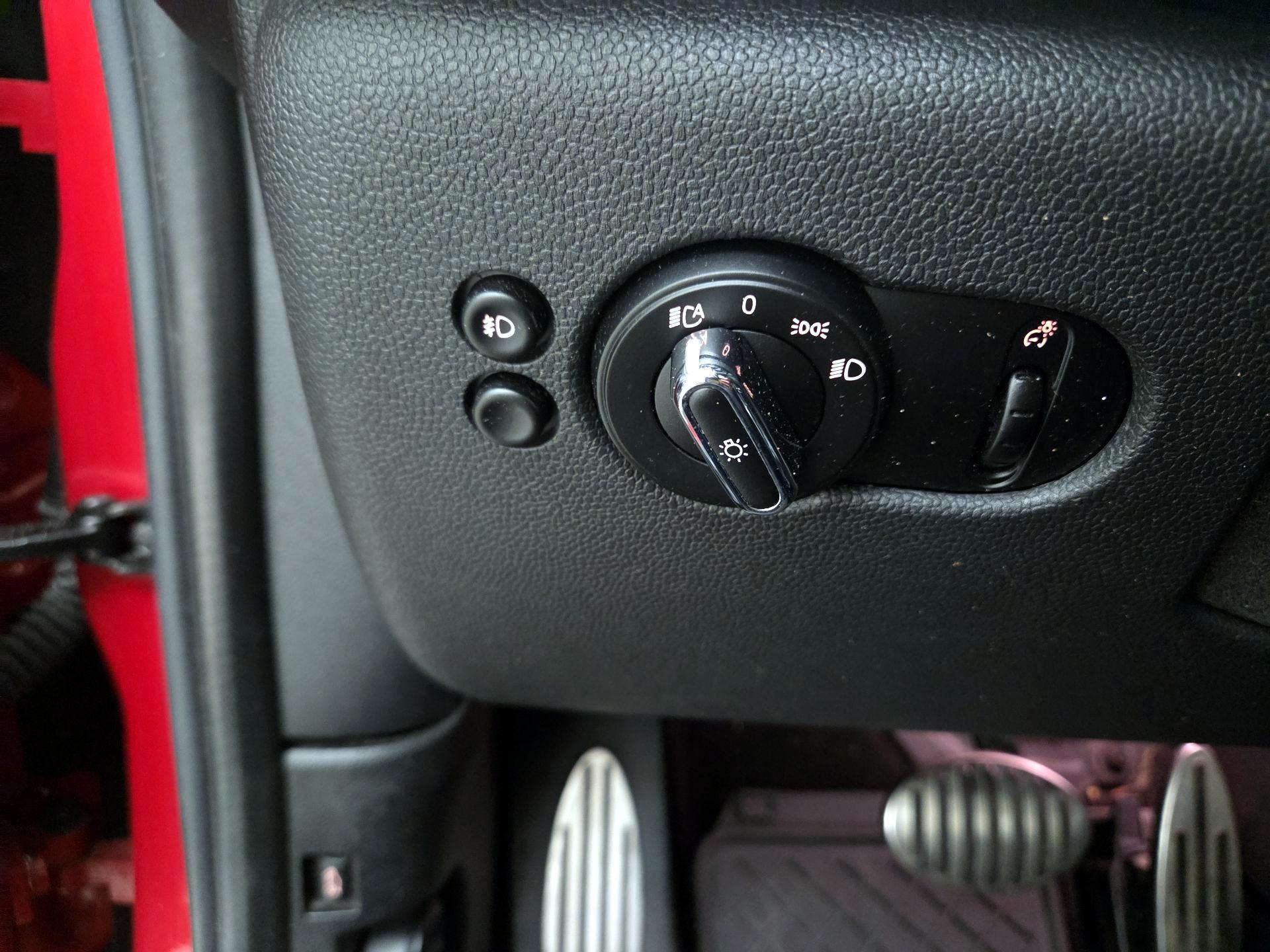 Thumbnail: 2015 MINI Cooper Hardtop - 13