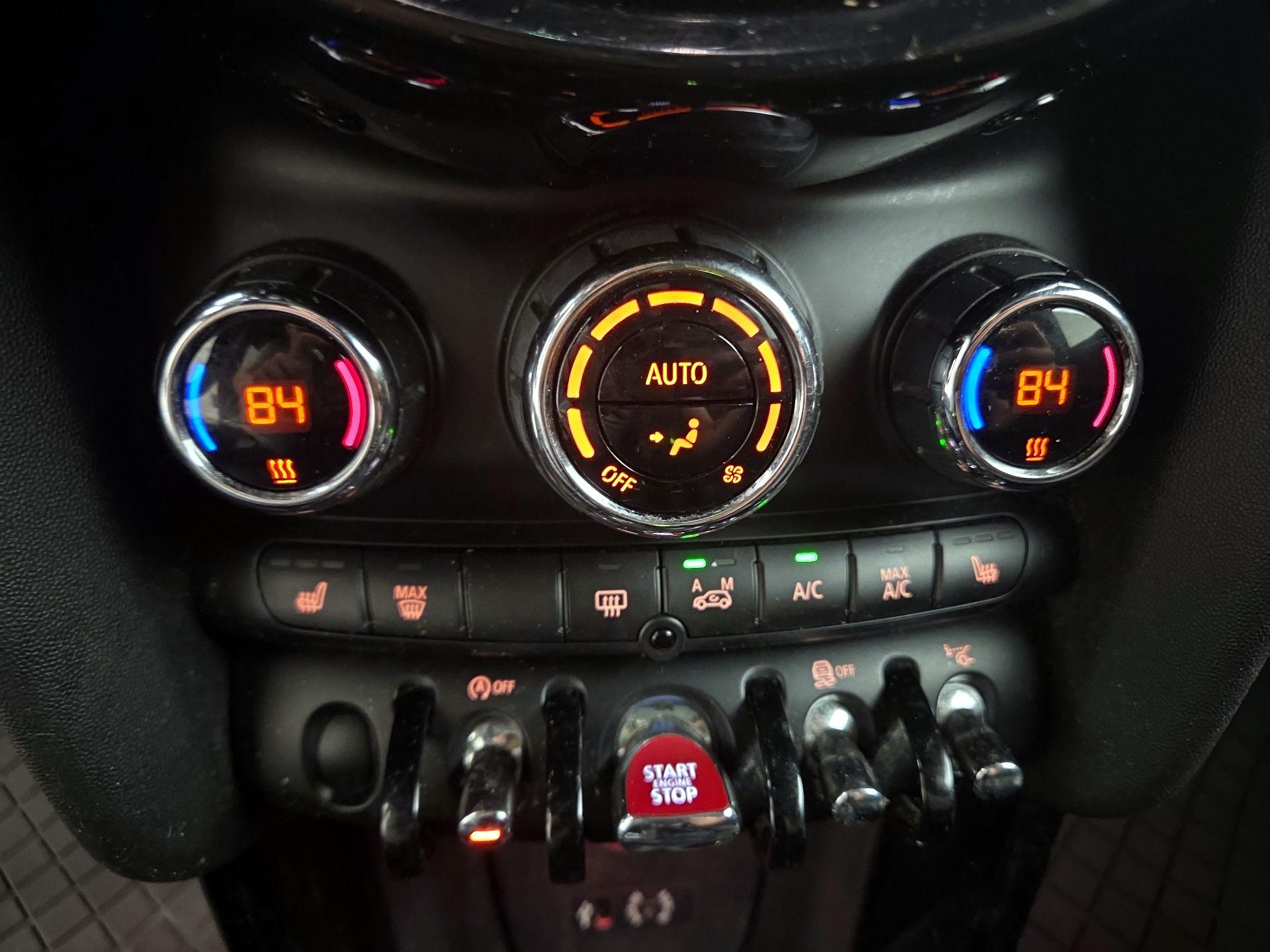Thumbnail: 2015 MINI Cooper Hardtop - 16