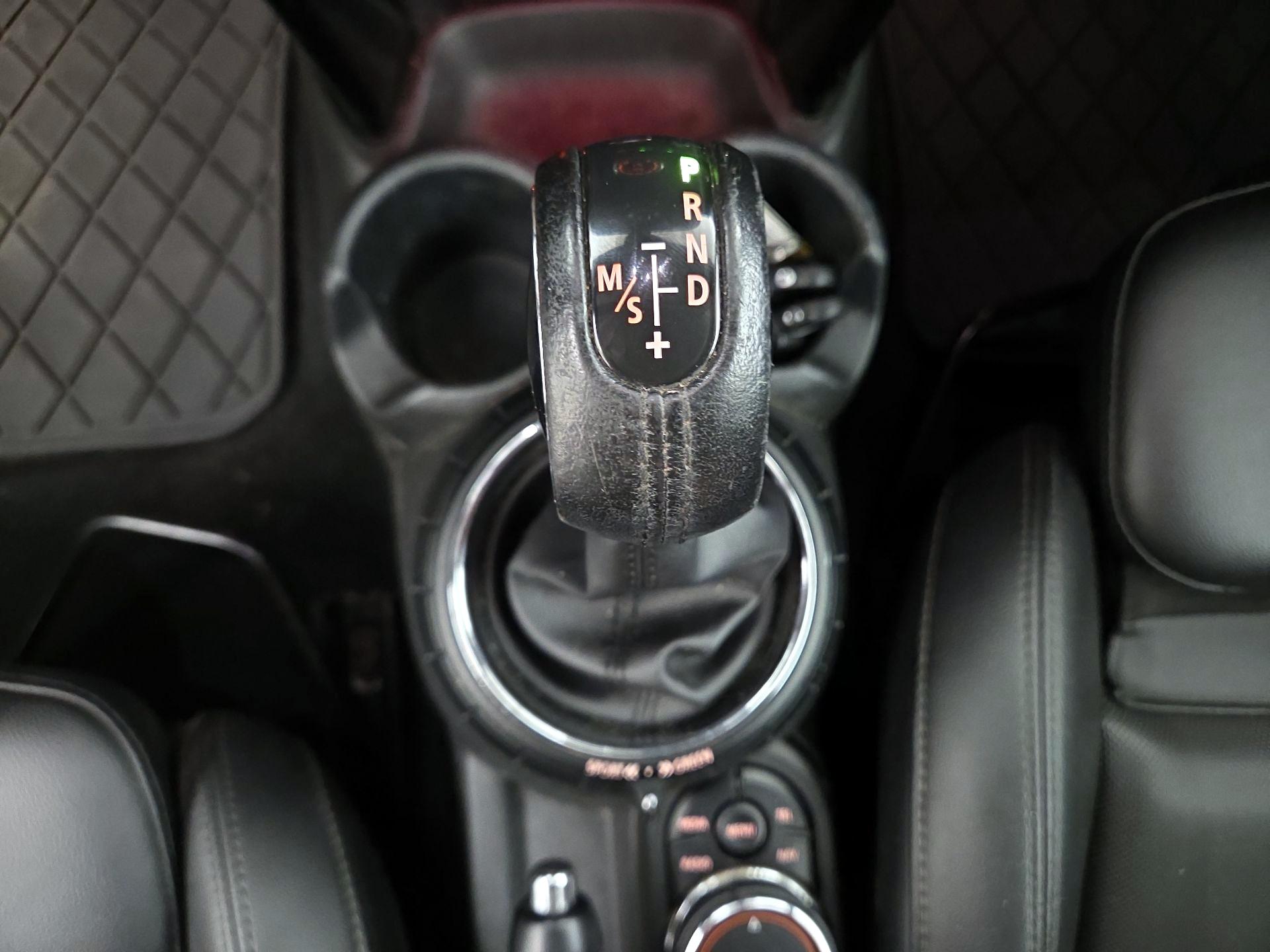 Thumbnail: 2015 MINI Cooper Hardtop - 17