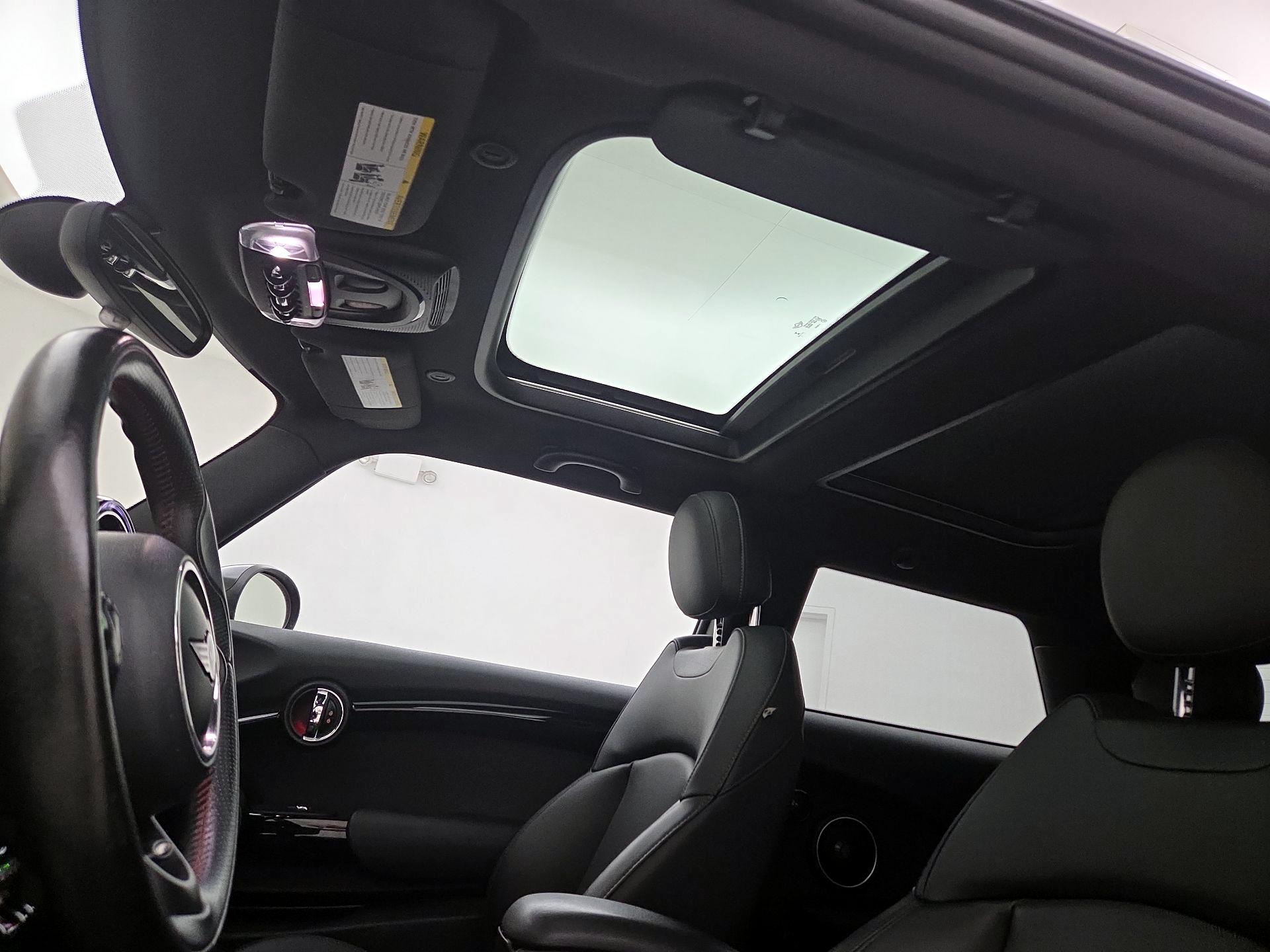 Thumbnail: 2015 MINI Cooper Hardtop - 19