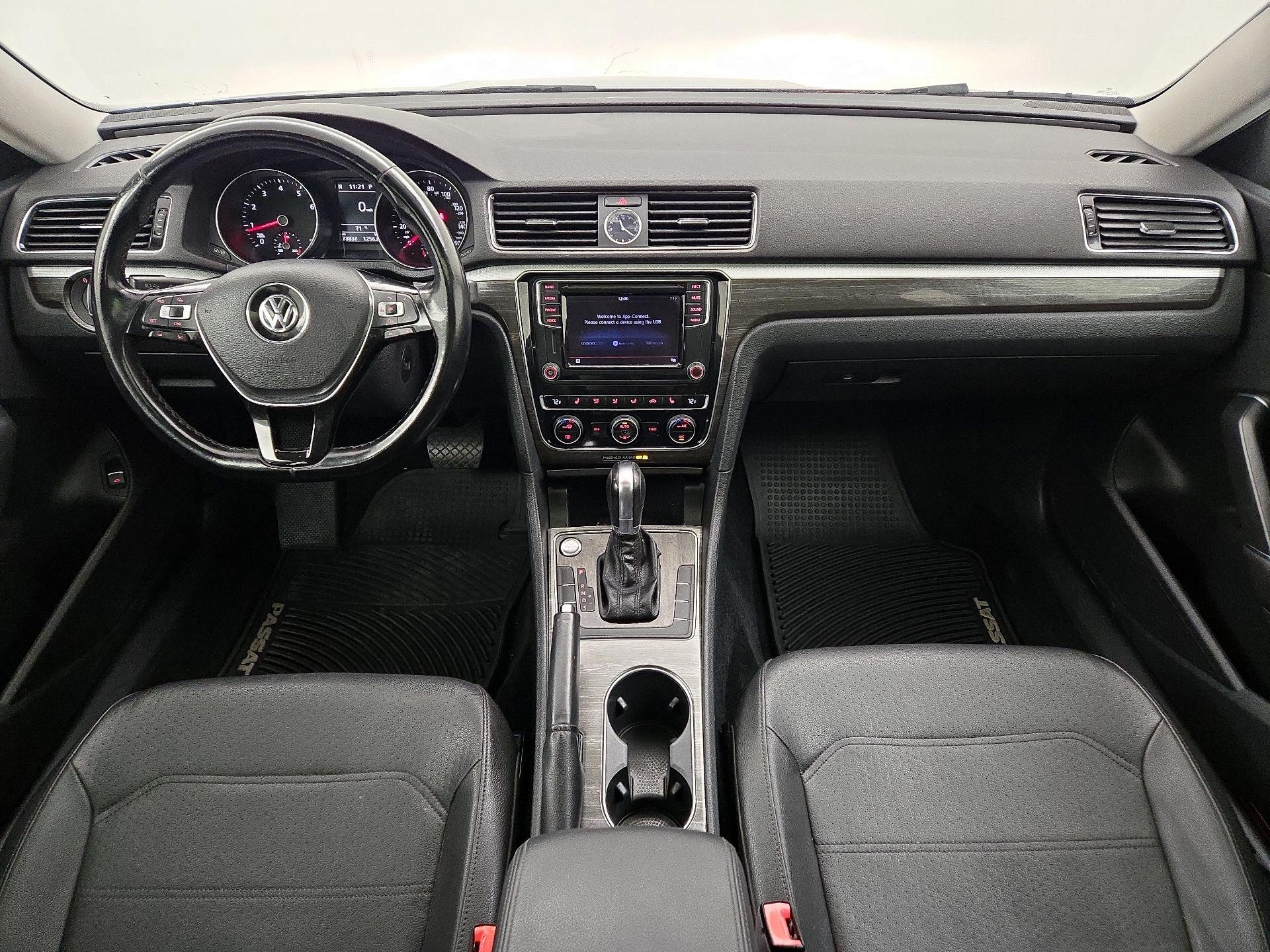 Thumbnail: 2017 Volkswagen Passat - 9