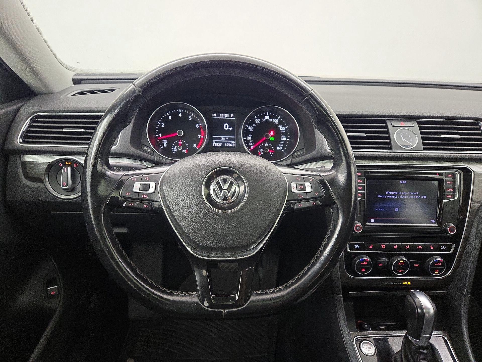 Thumbnail: 2017 Volkswagen Passat - 10