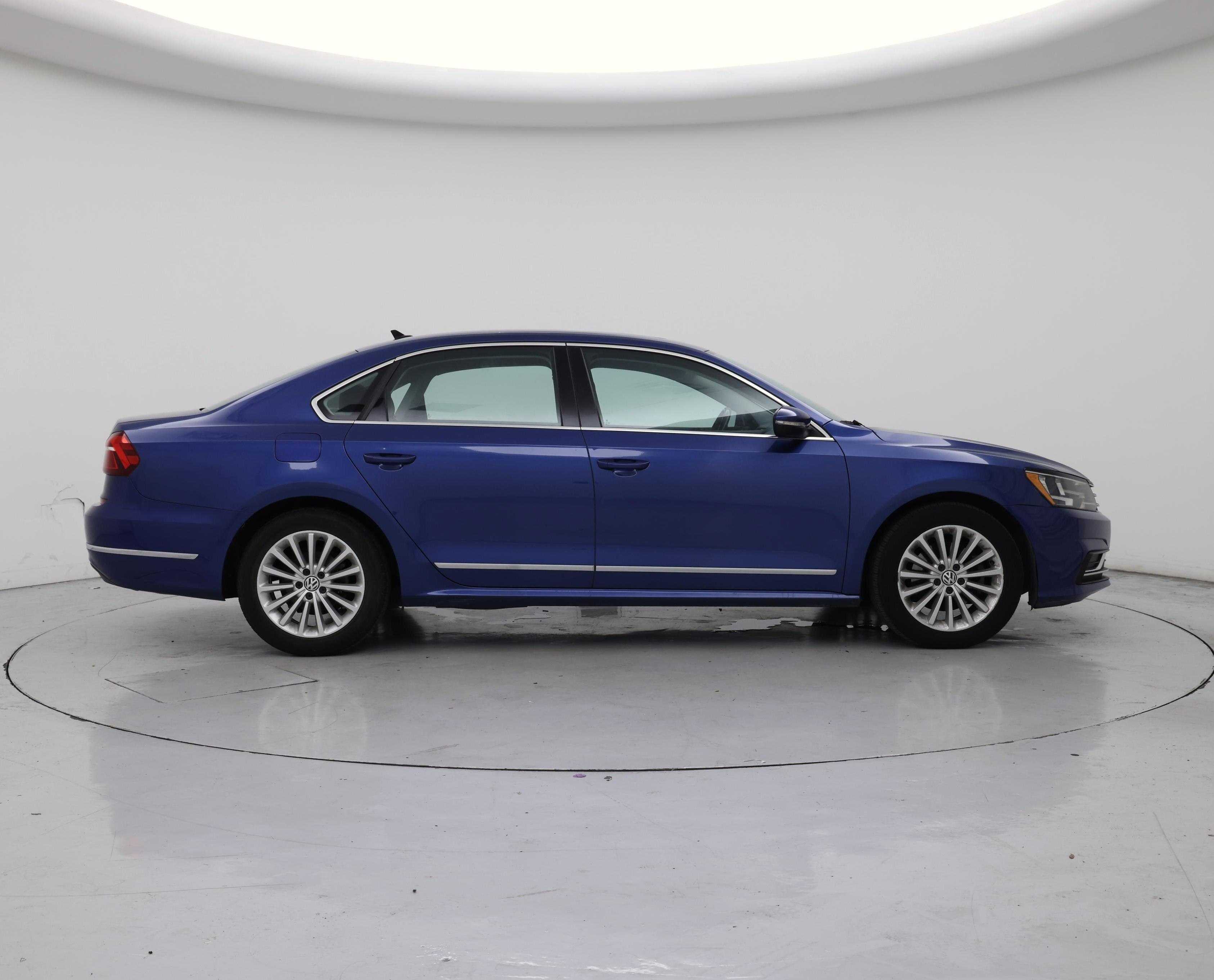 Thumbnail: 2017 Volkswagen Passat - 7